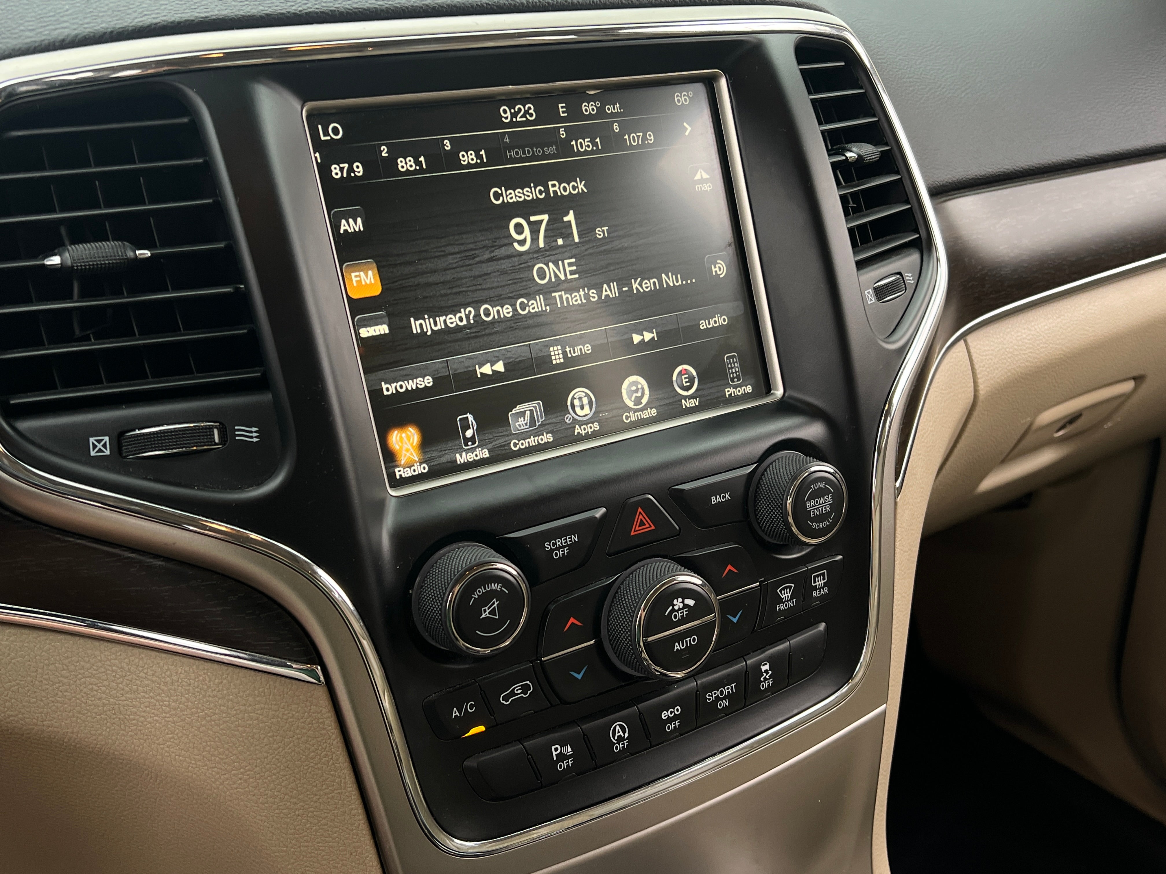 2017 Jeep Grand Cherokee Limited Edition 3