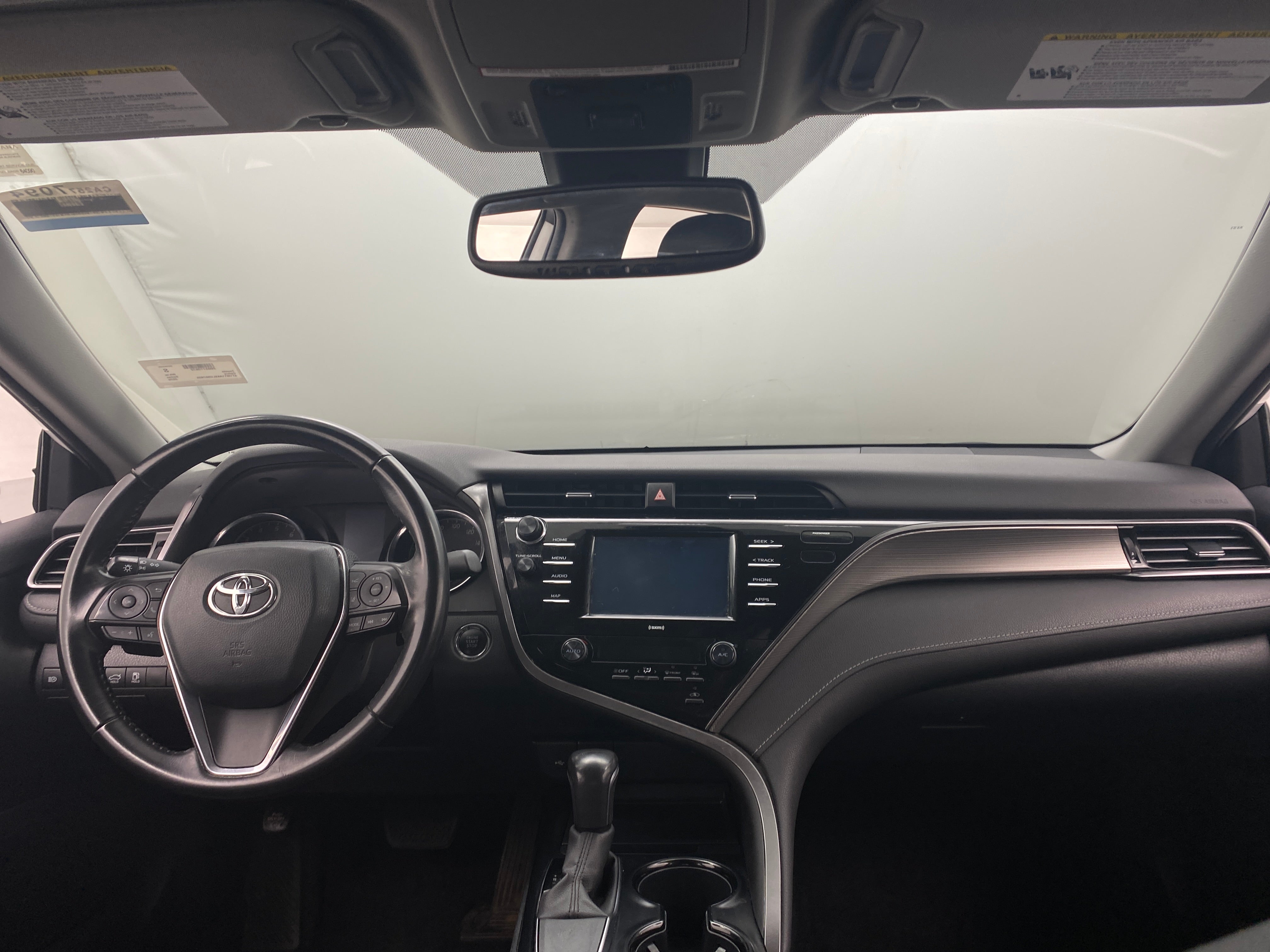 2020 Toyota Camry SE 3