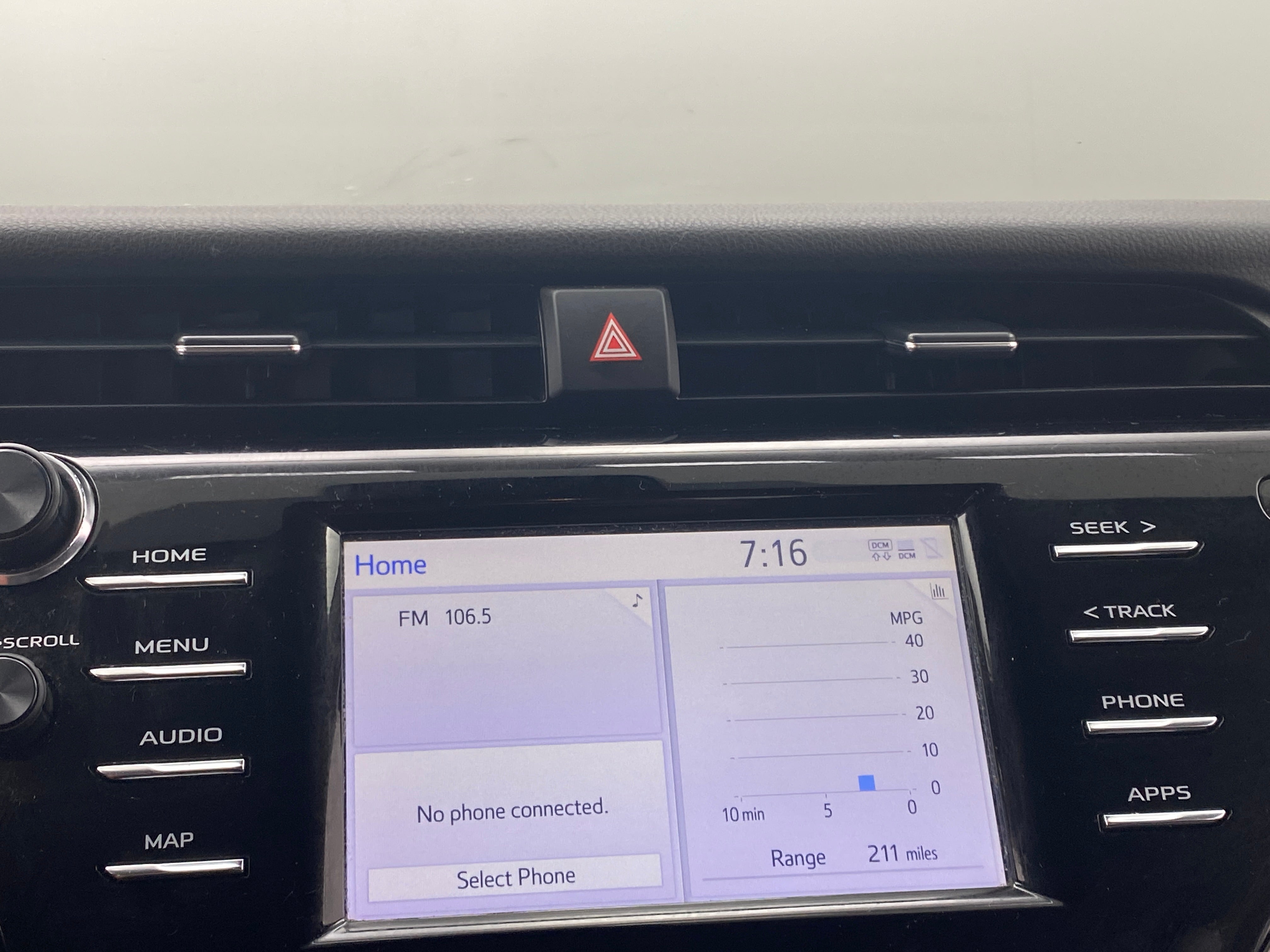 2020 Toyota Camry SE 4
