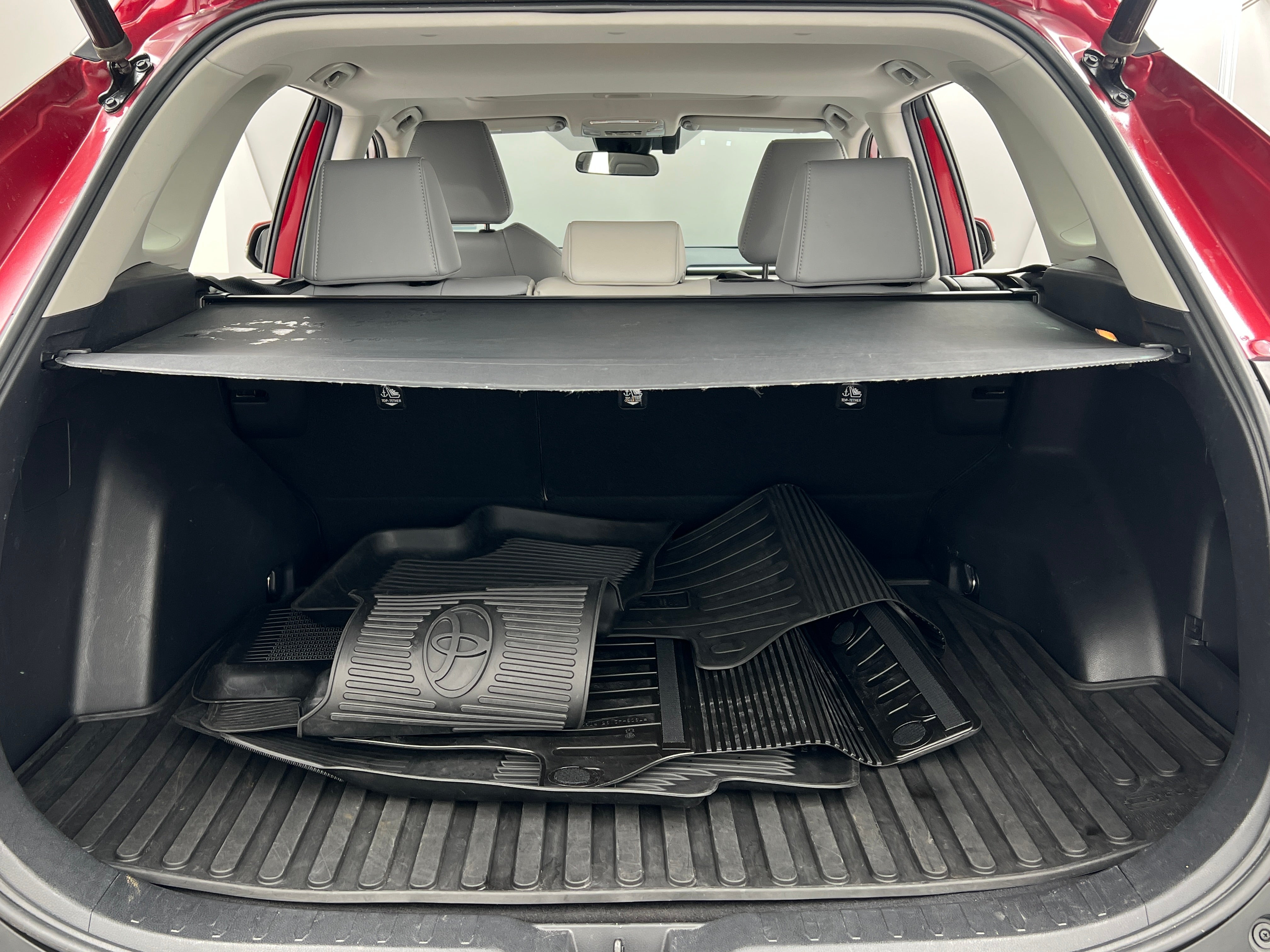 2020 Toyota RAV4 XLE Premium 6