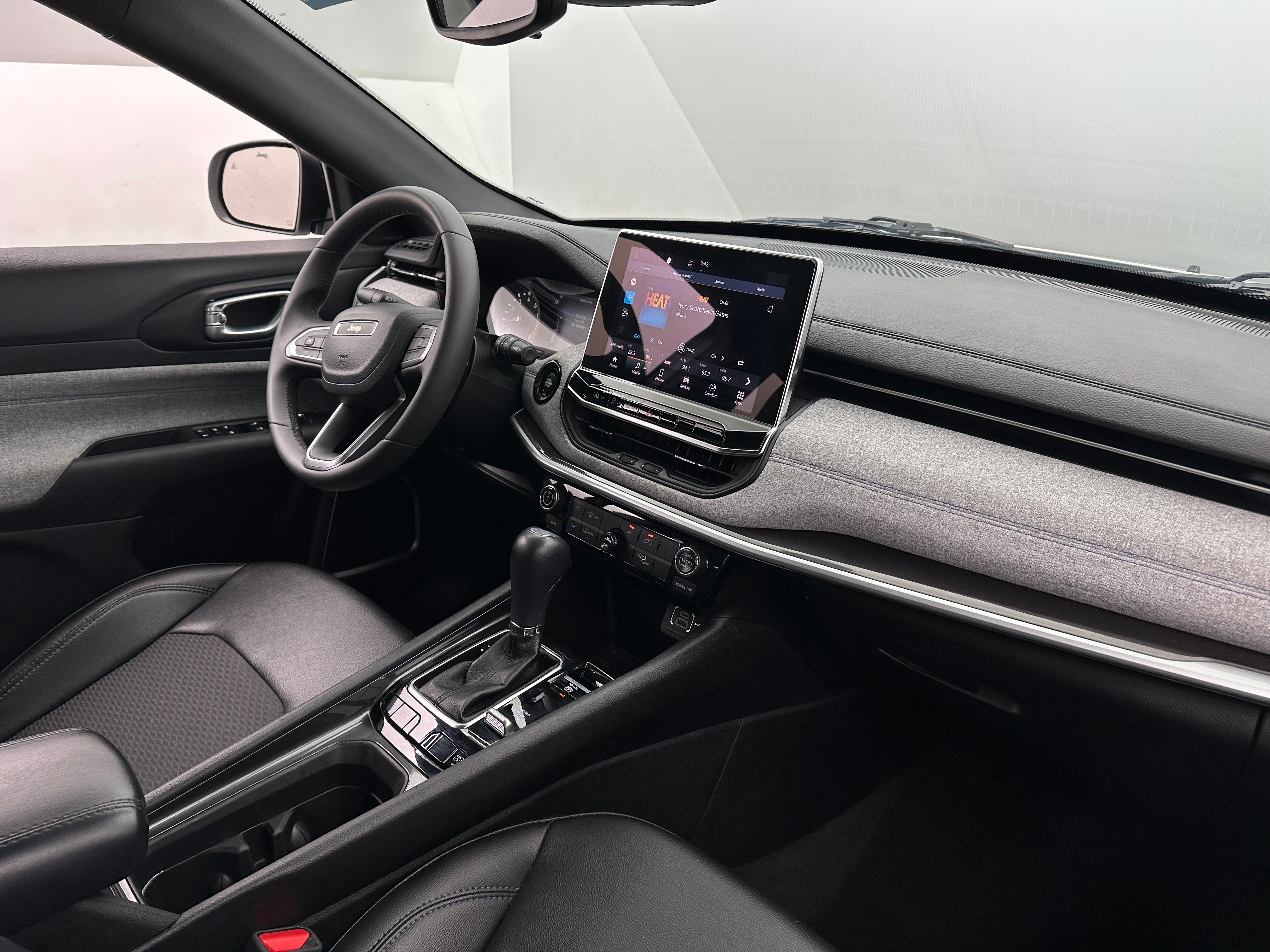 2023 Jeep Compass Latitude 2
