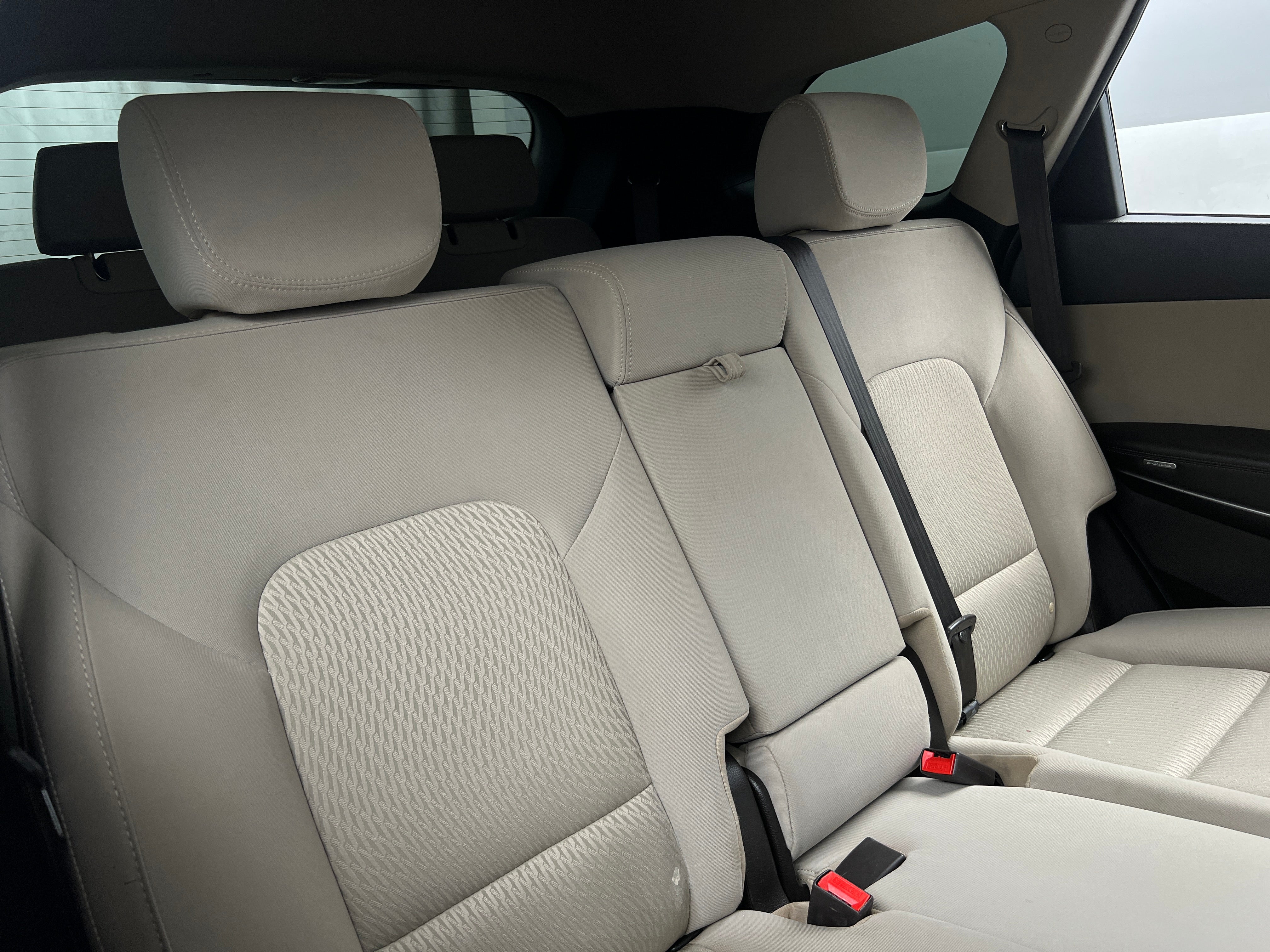 2017 Hyundai Santa Fe SE 6