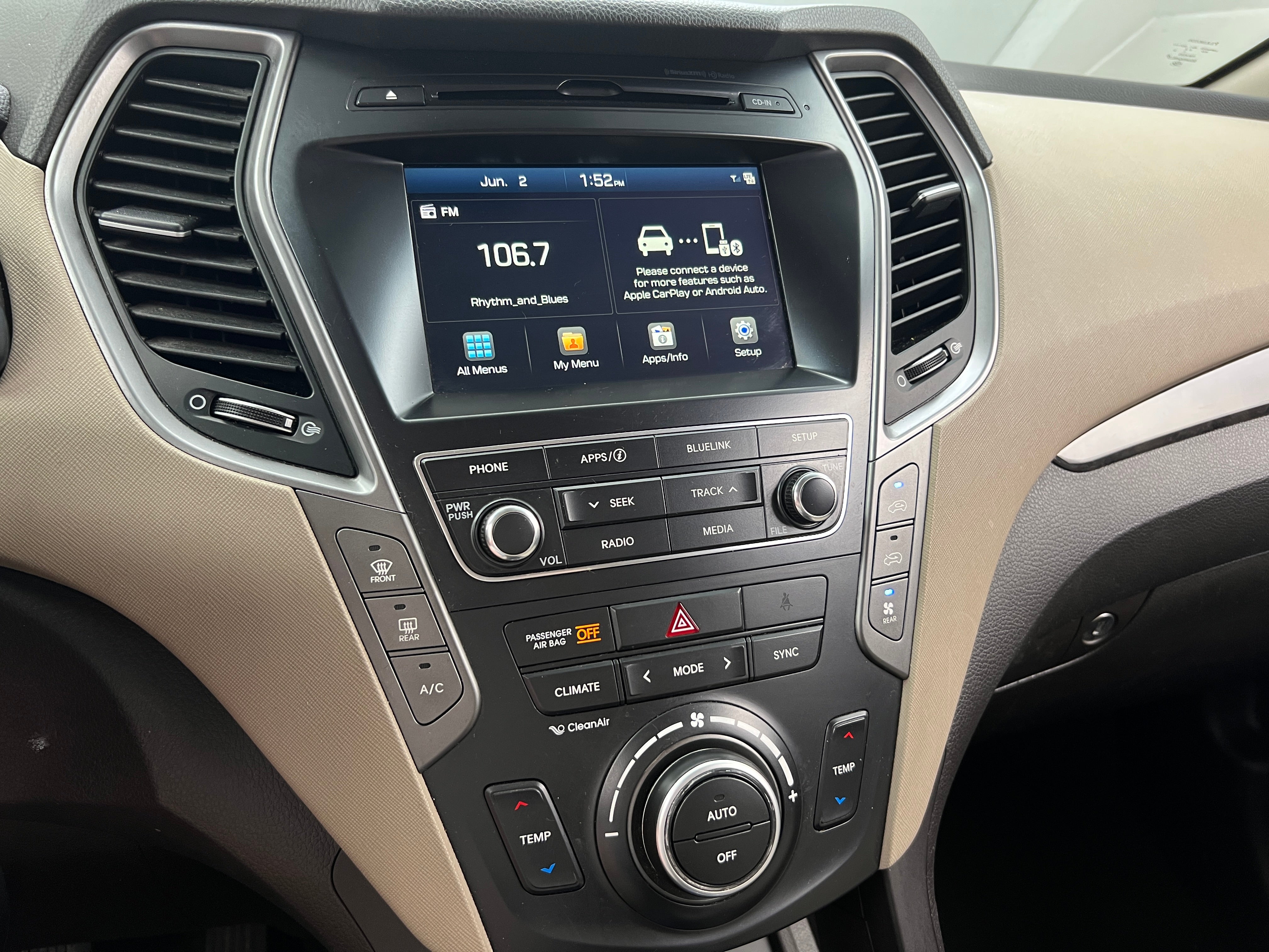2017 Hyundai Santa Fe SE 4