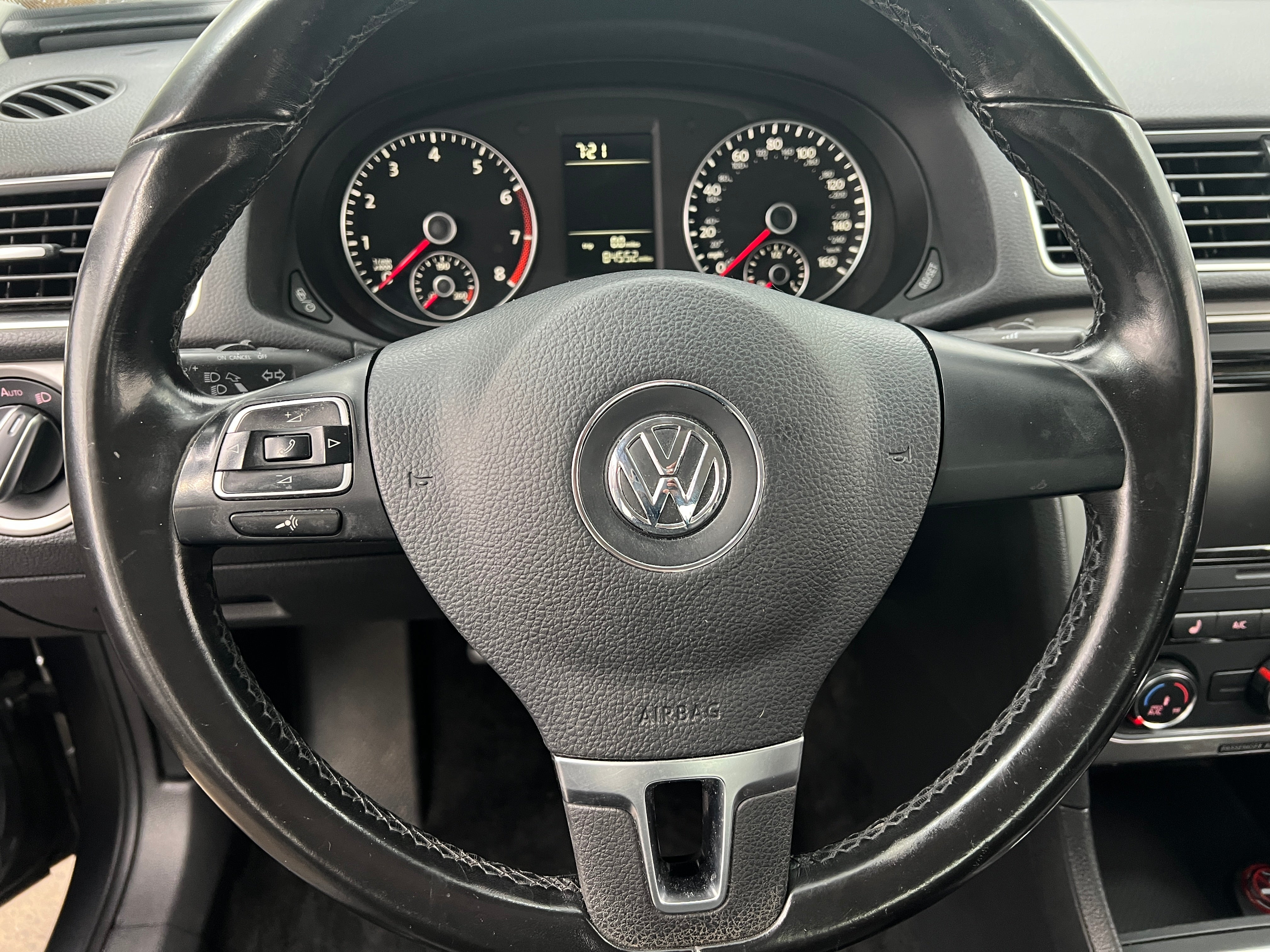2015 Volkswagen Passat Limited Edition 4