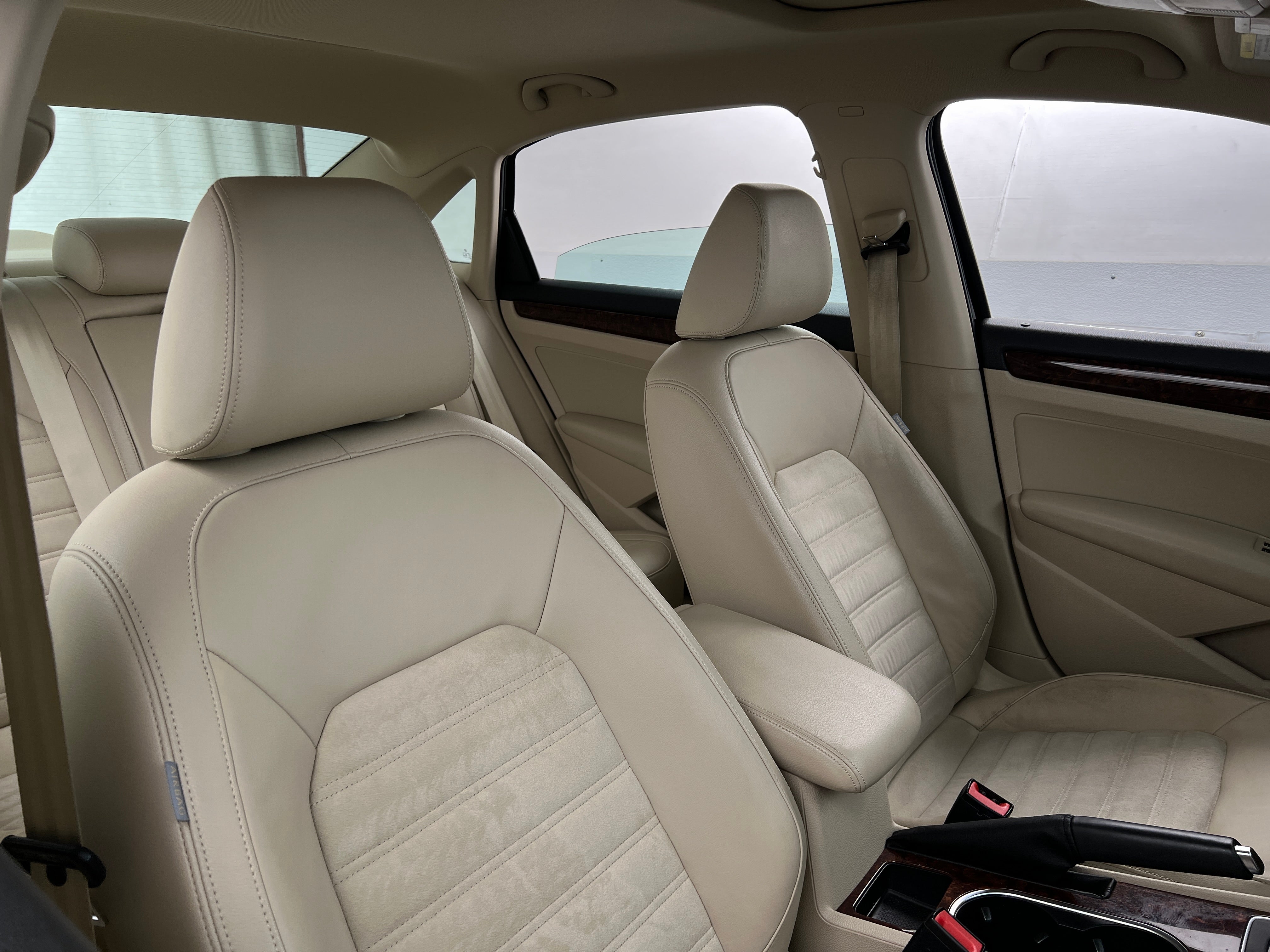 2013 Volkswagen Passat SEL 2