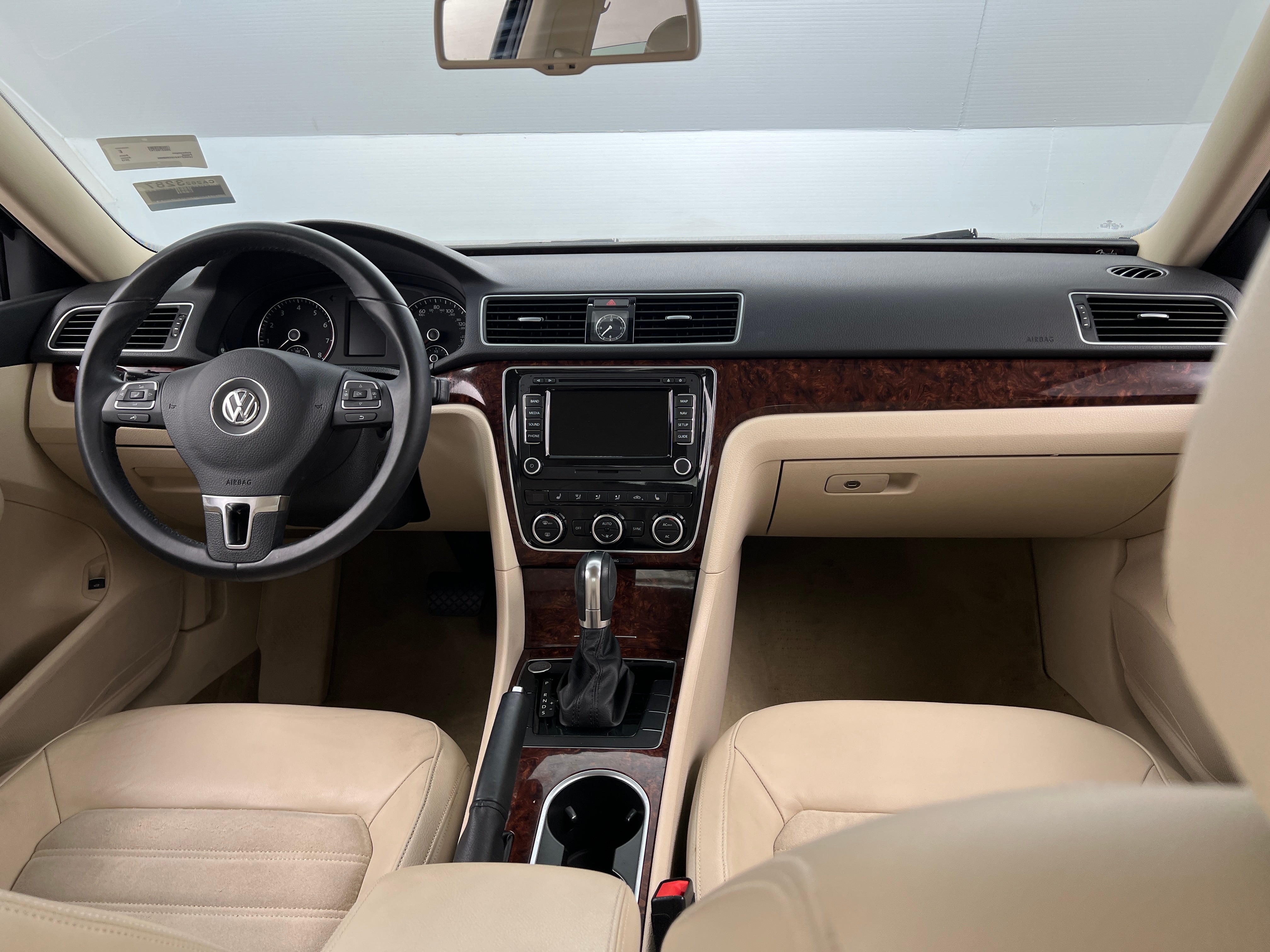 2013 Volkswagen Passat SEL 3