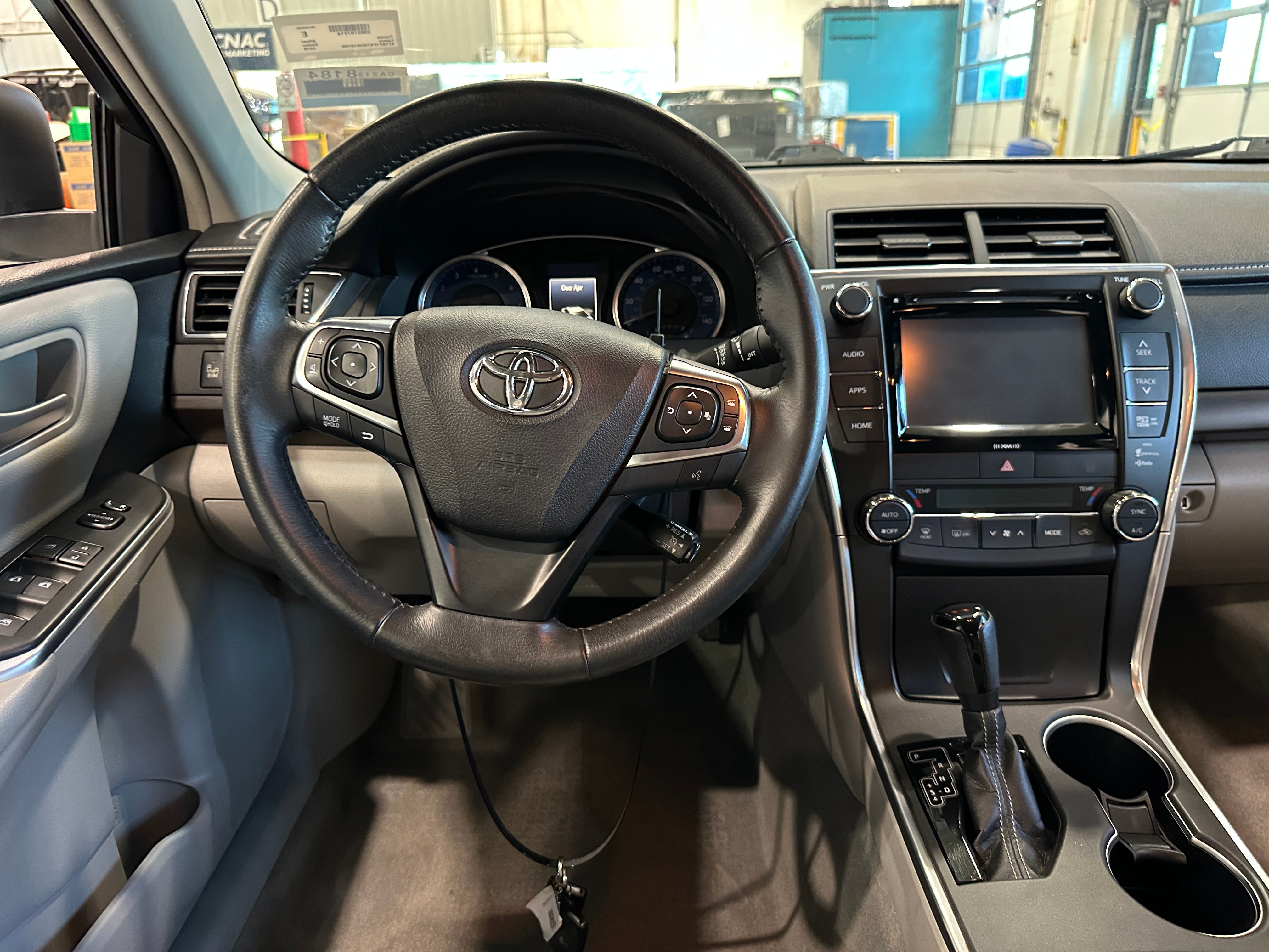 2016 Toyota Camry XLE 4
