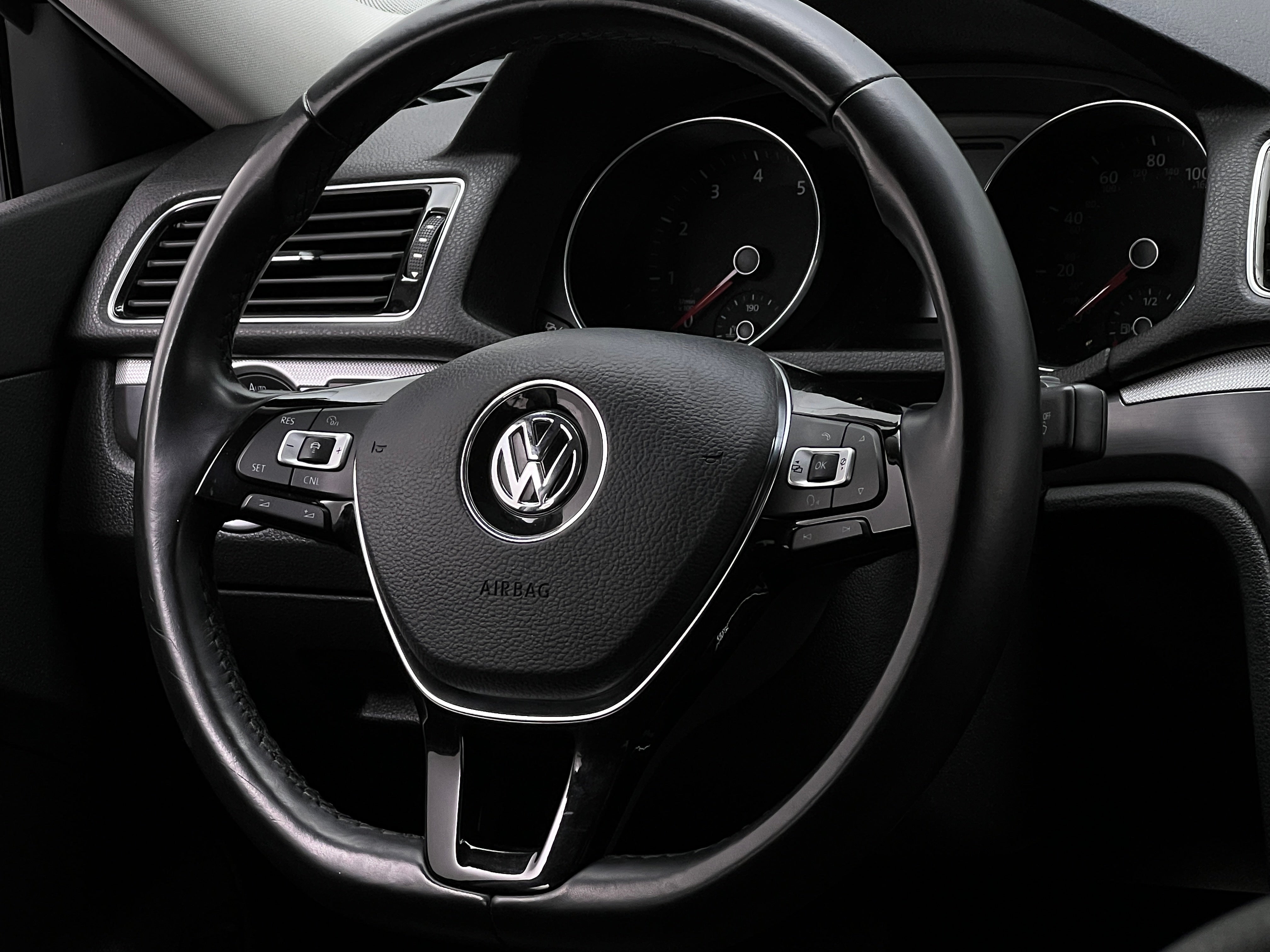 2018 Volkswagen Passat R-Line 4