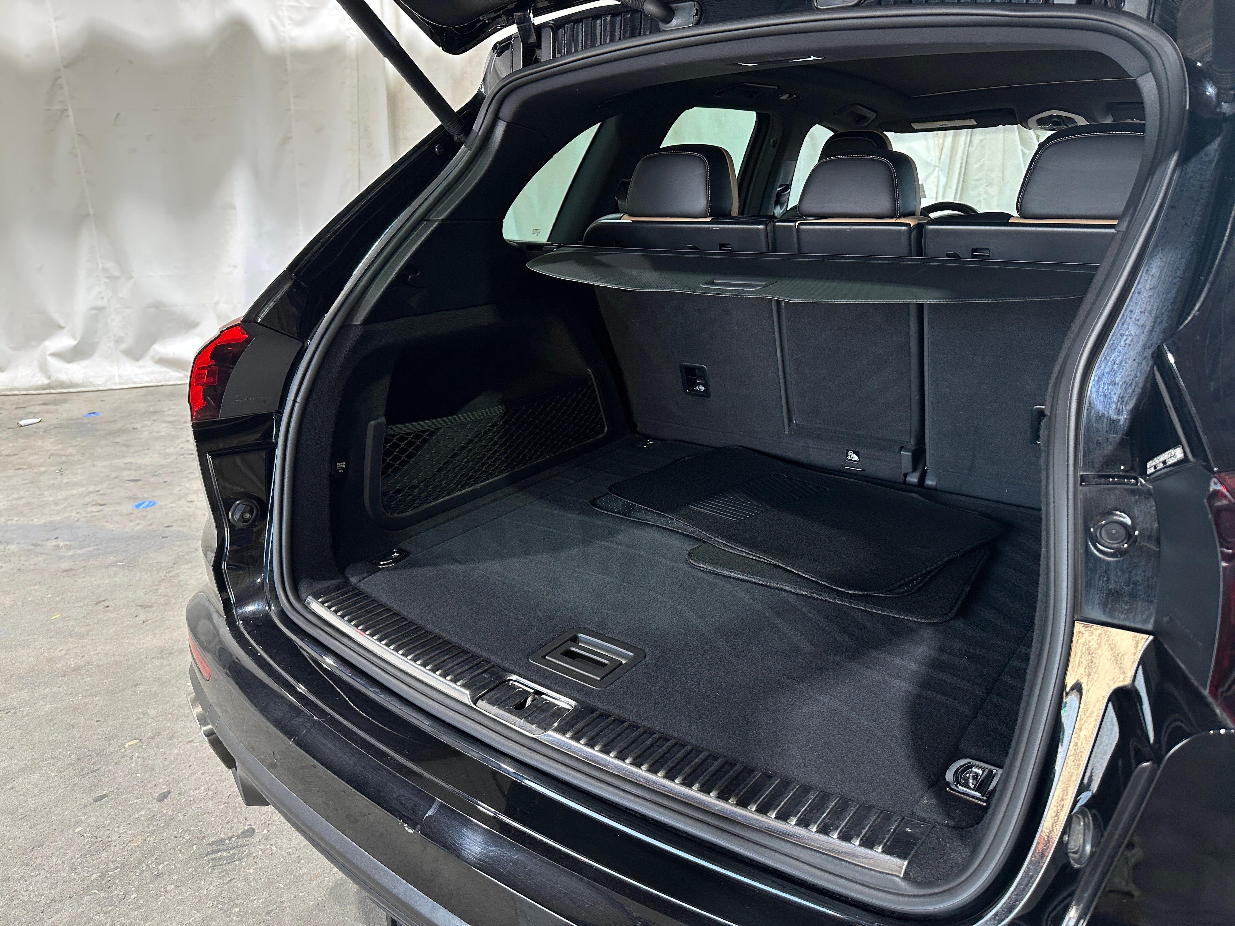 2017 Porsche Cayenne Base 6
