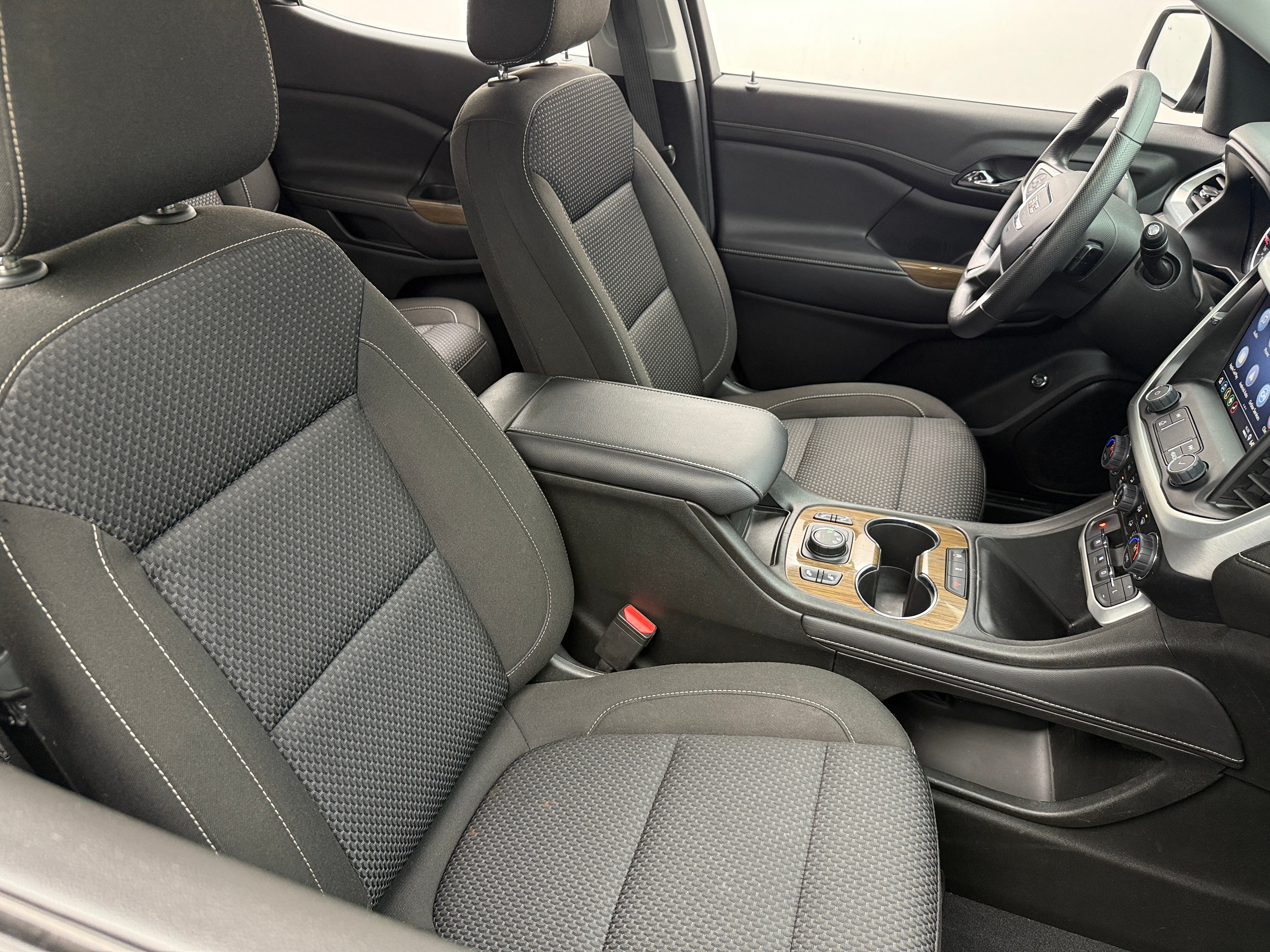 2023 GMC Acadia SLE 2