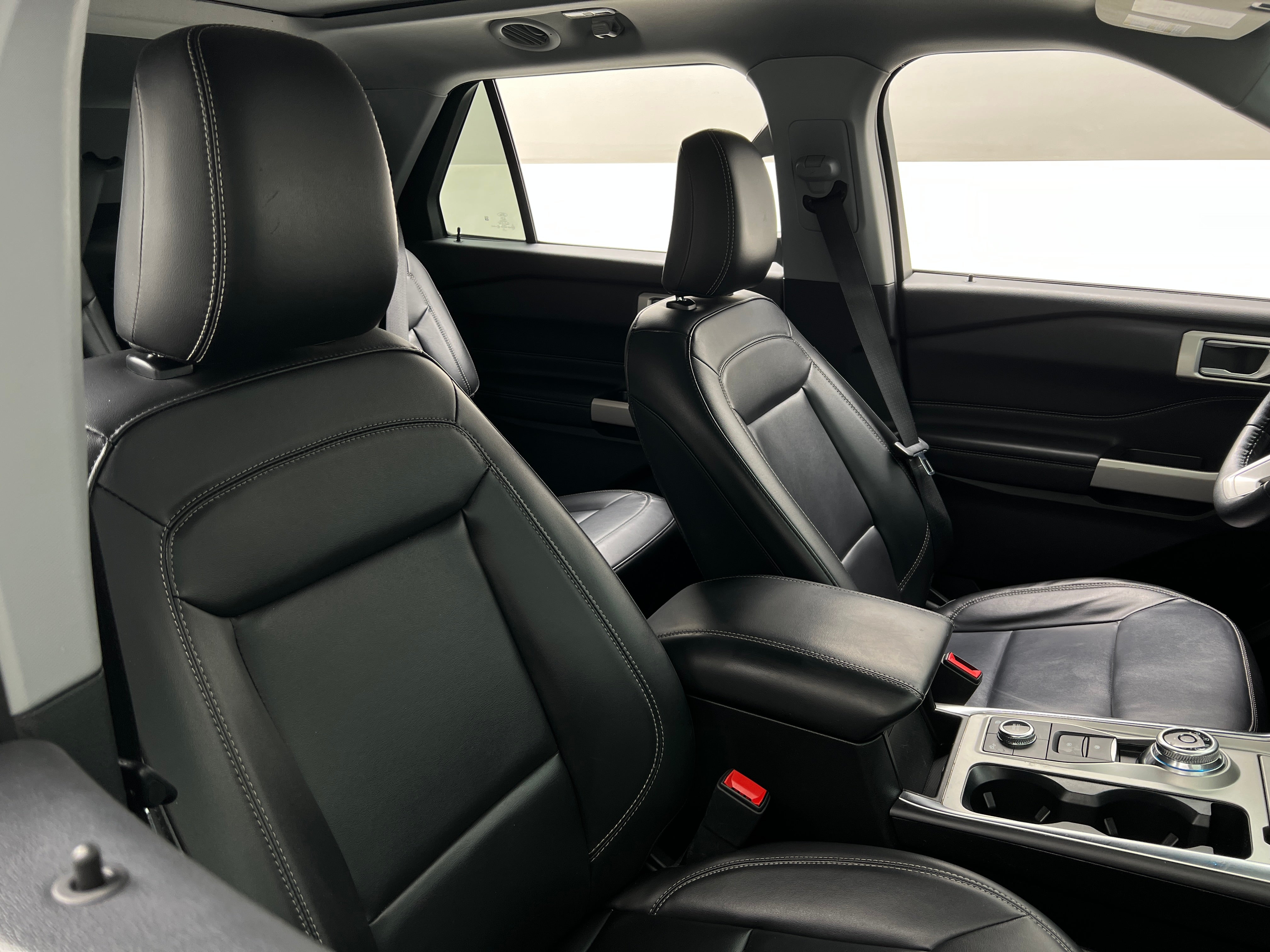 2023 Ford Explorer XLT 2