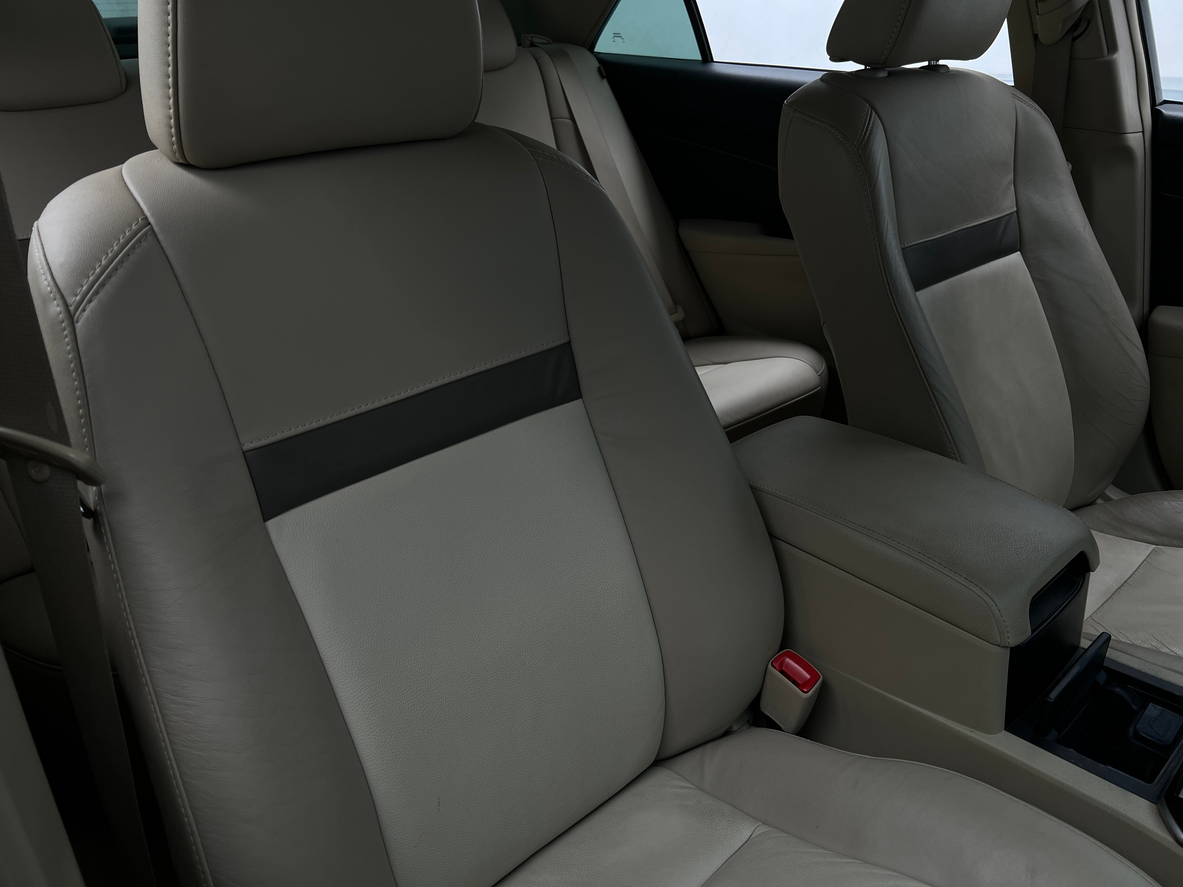 2013 Toyota Camry XLE 2