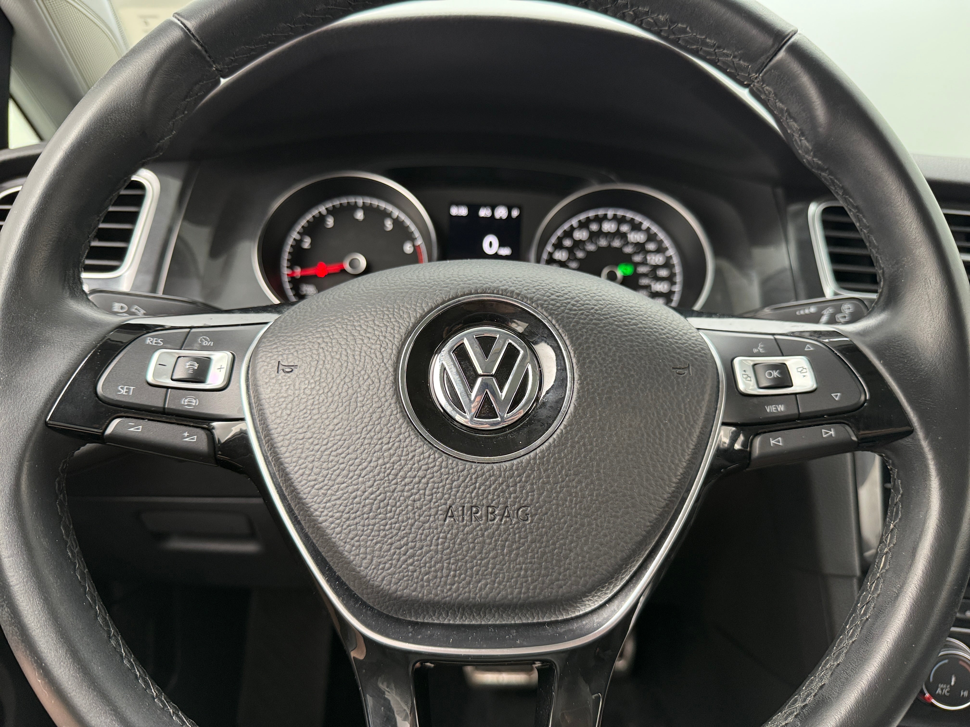 2019 Volkswagen Golf SE 4