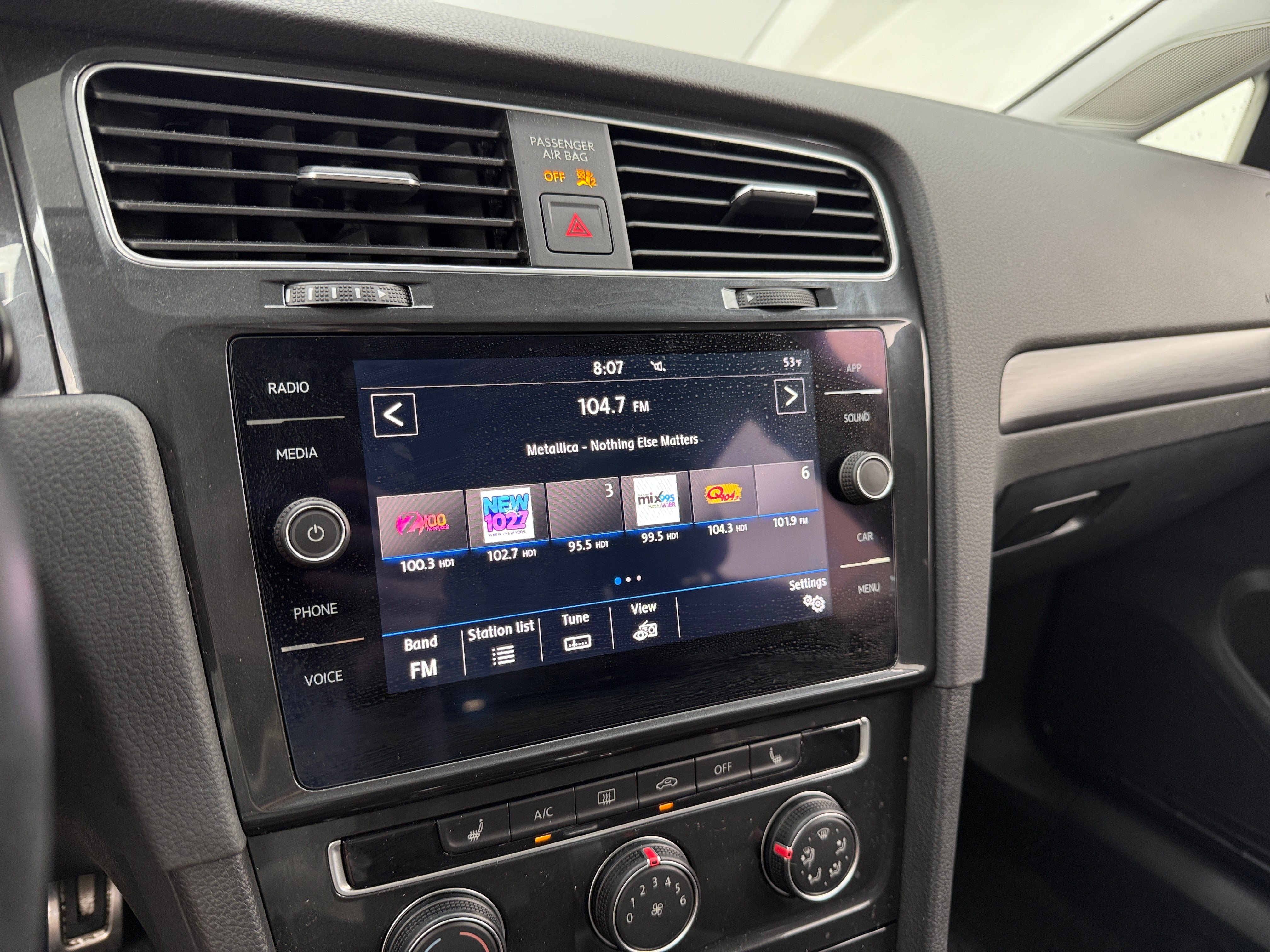 2019 Volkswagen Golf SE 3