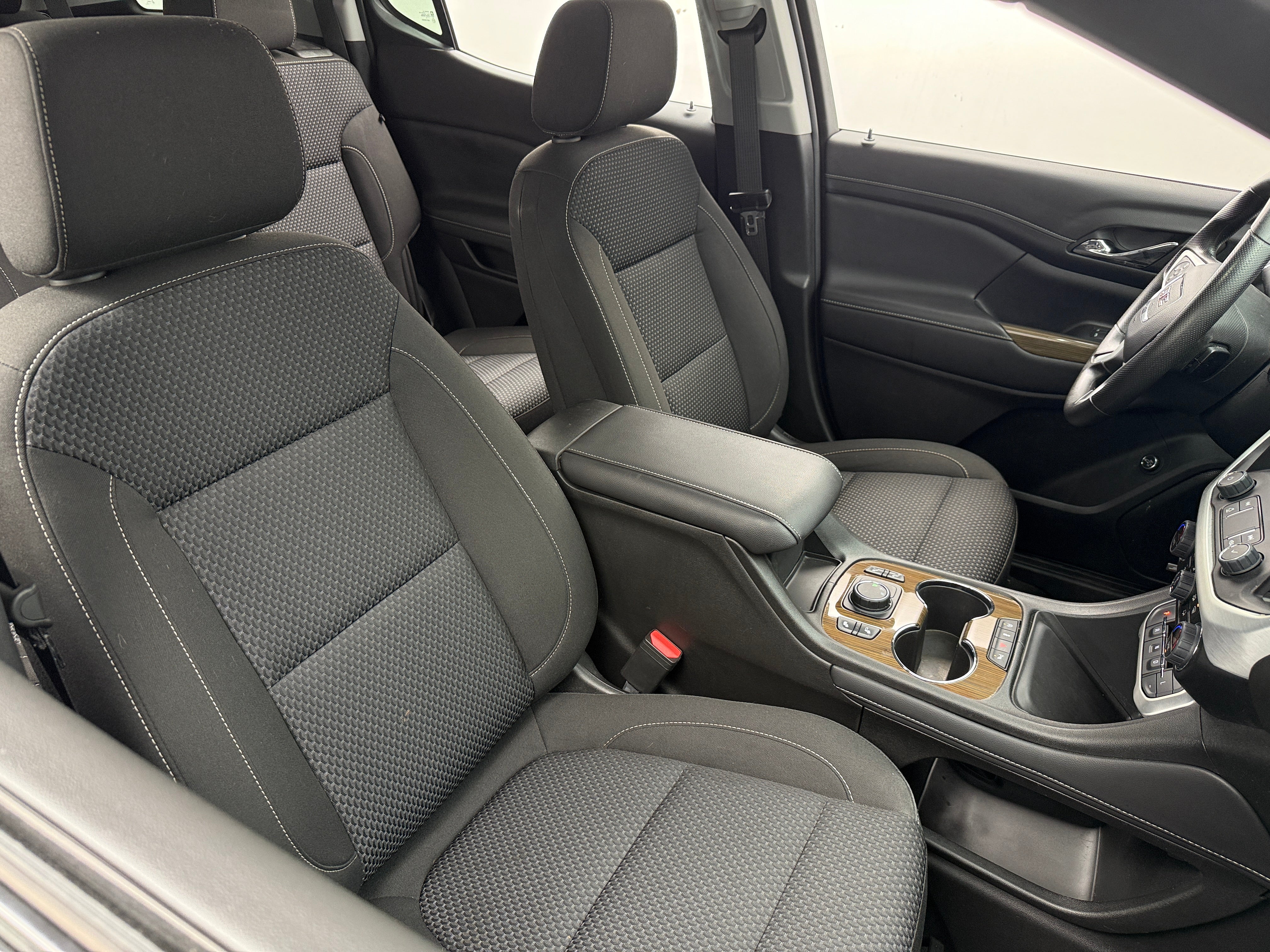 2023 GMC Acadia SLE 2