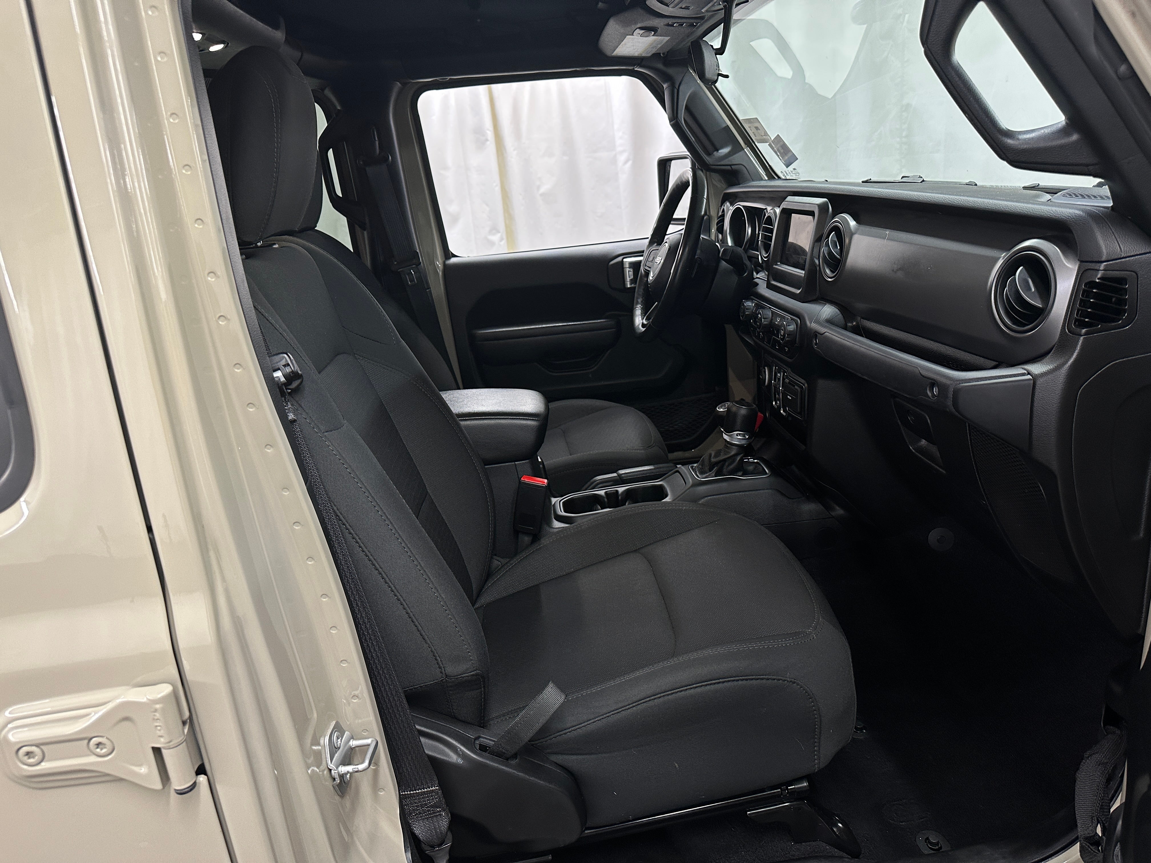 2022 Jeep Gladiator Willys 2