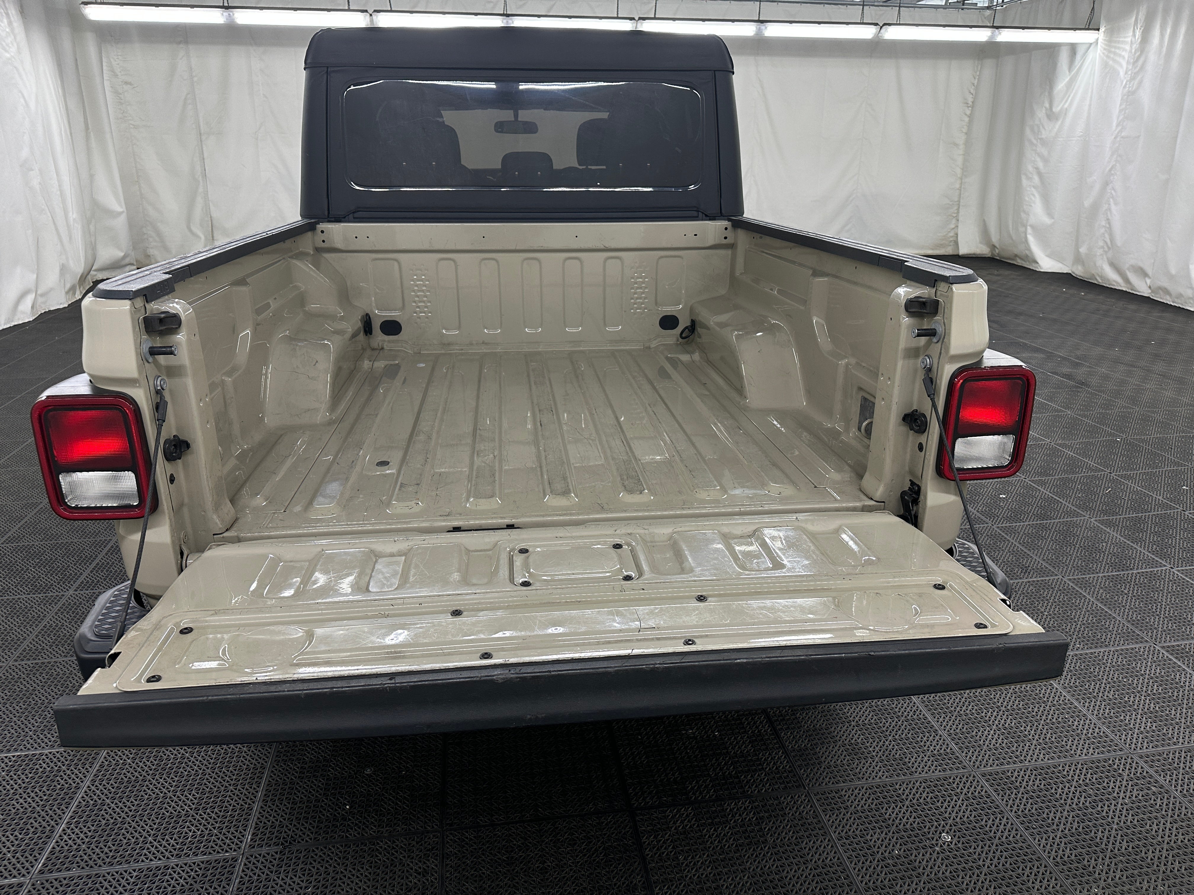 2022 Jeep Gladiator Willys 7