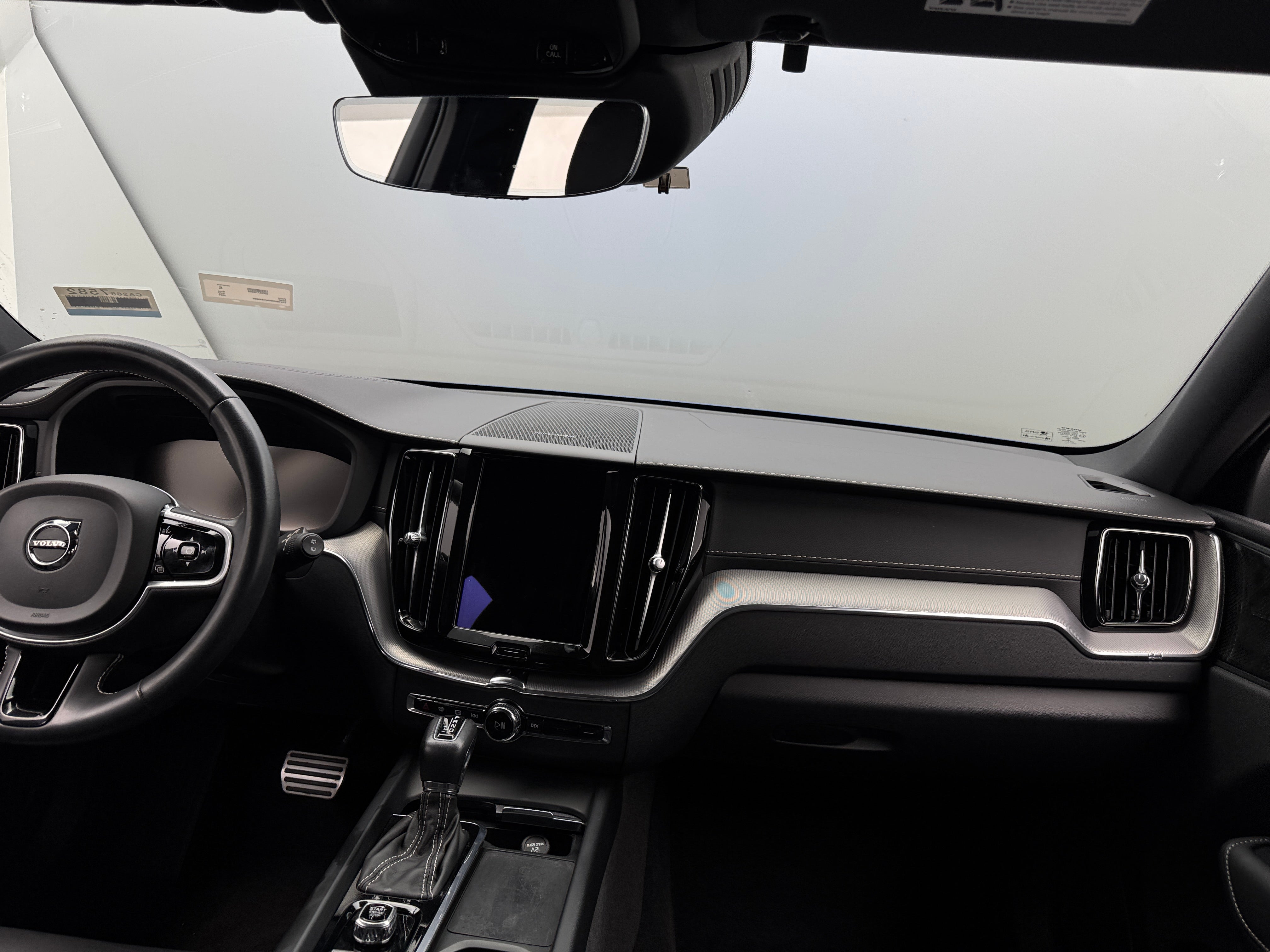 2021 Volvo XC60 T5 R-Design 2