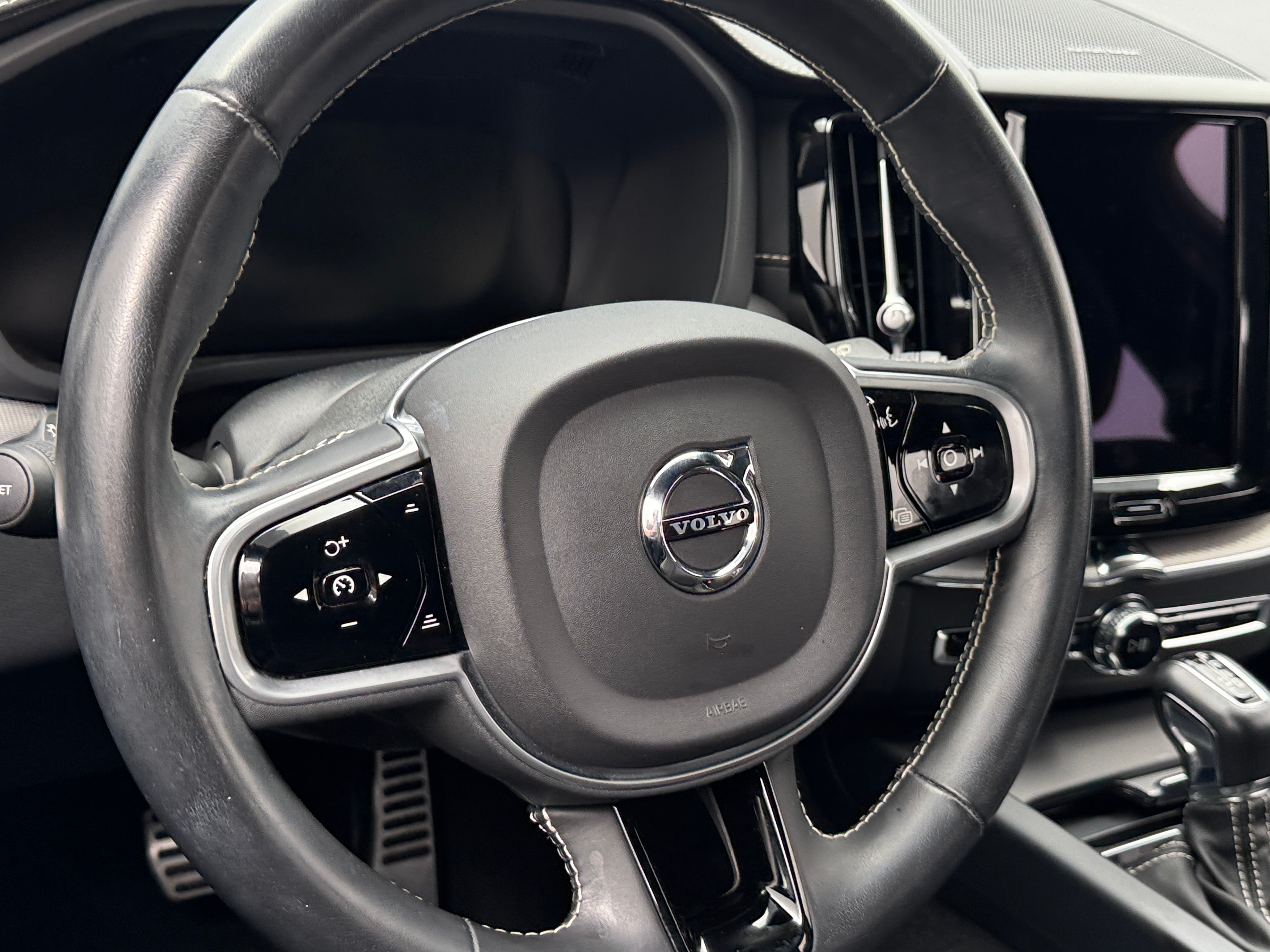 2021 Volvo XC60 T5 R-Design 4