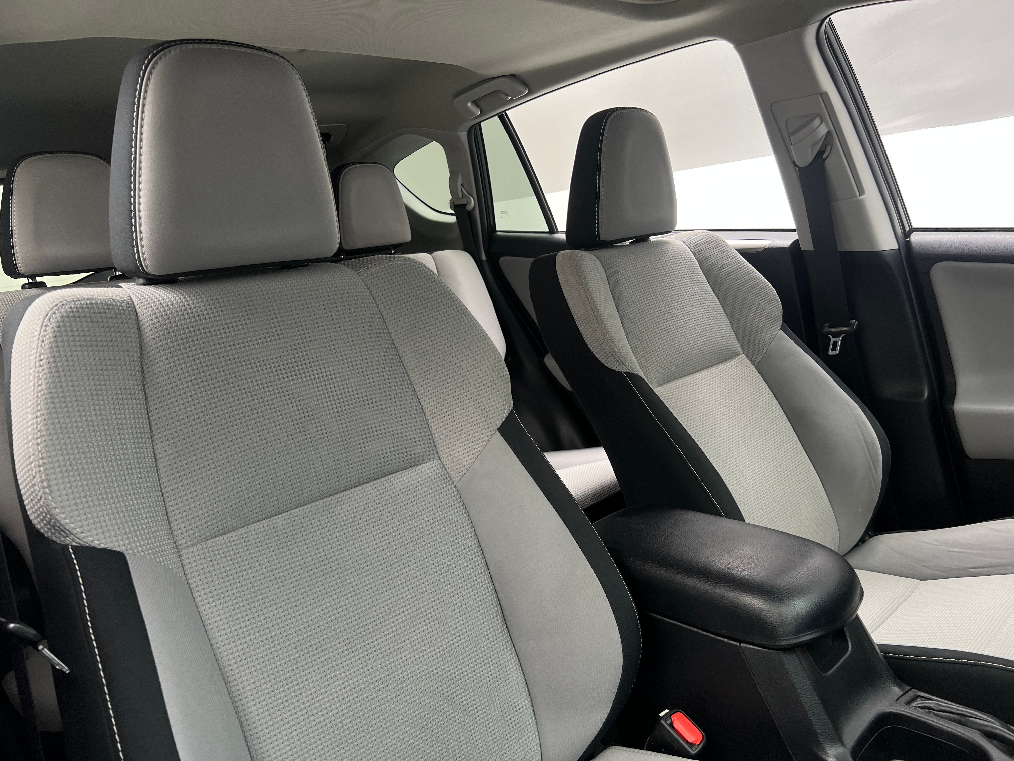 2018 Toyota RAV4 XLE 2