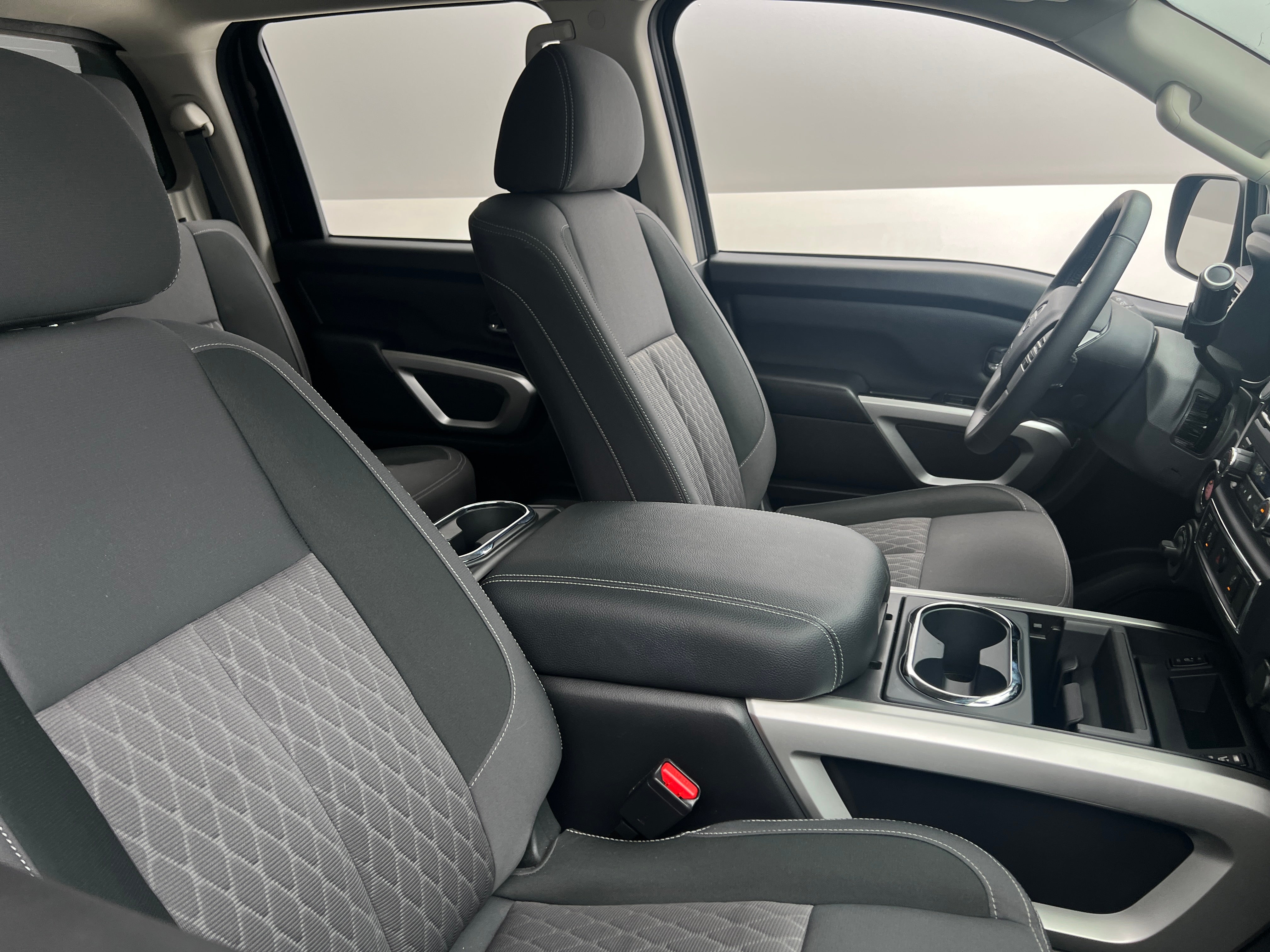 2024 Nissan Titan SV 2