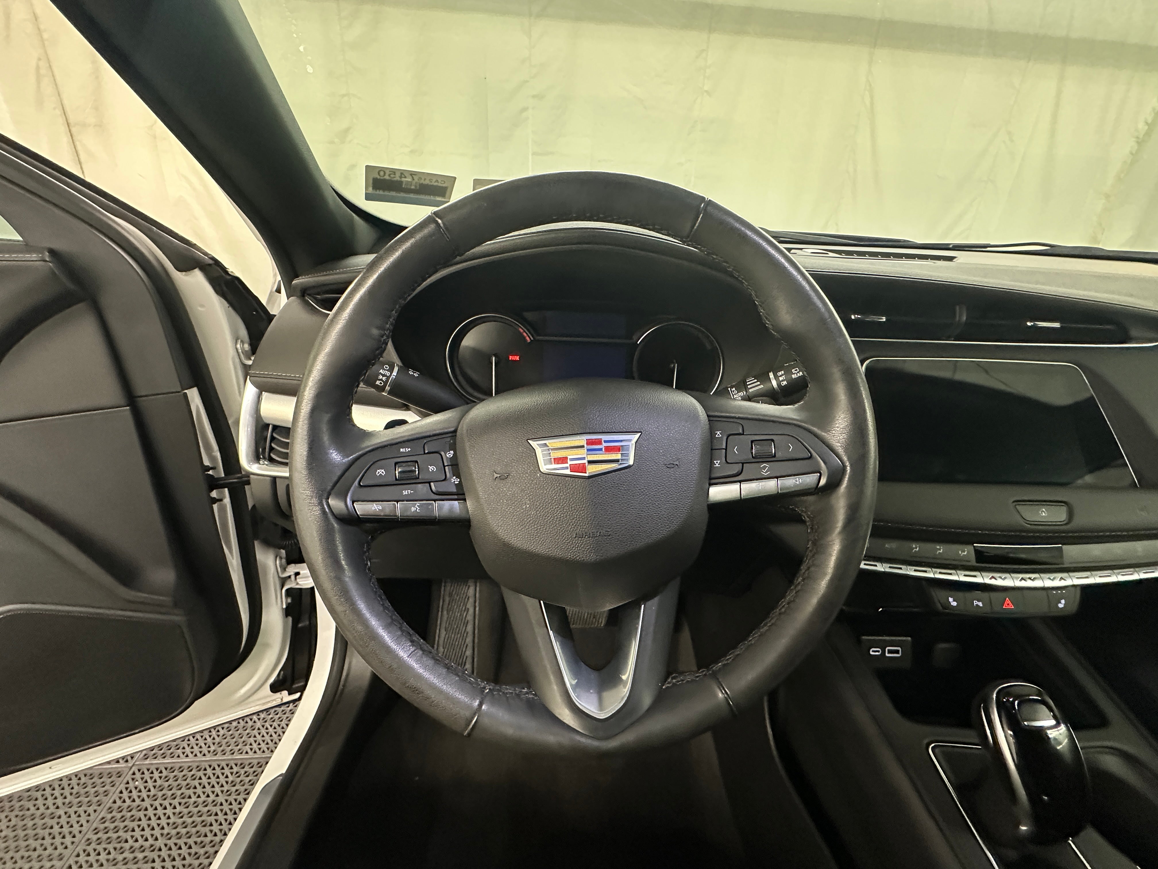 2021 Cadillac XT4 Premium Luxury 4