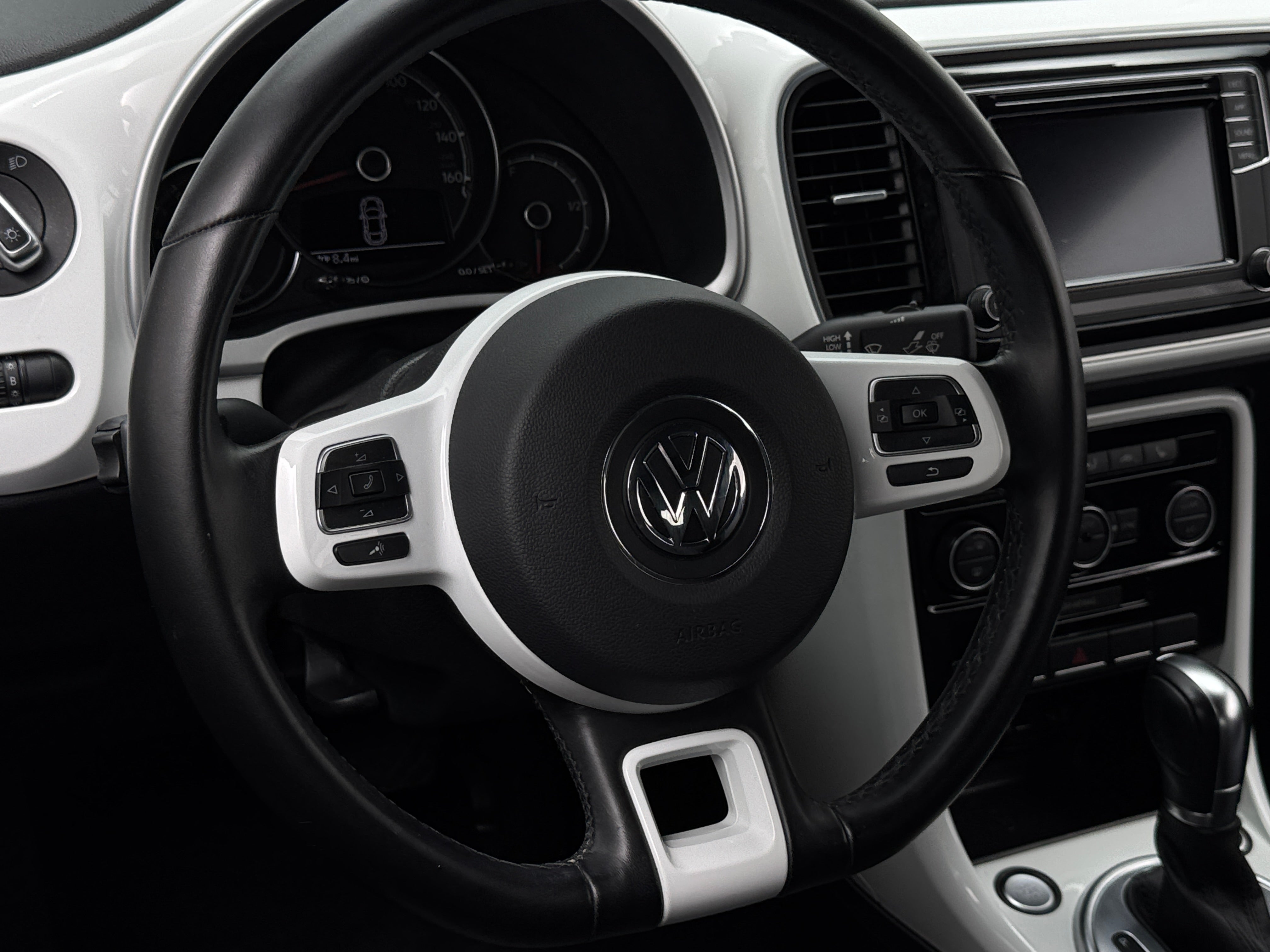 2019 Volkswagen Beetle SE 4