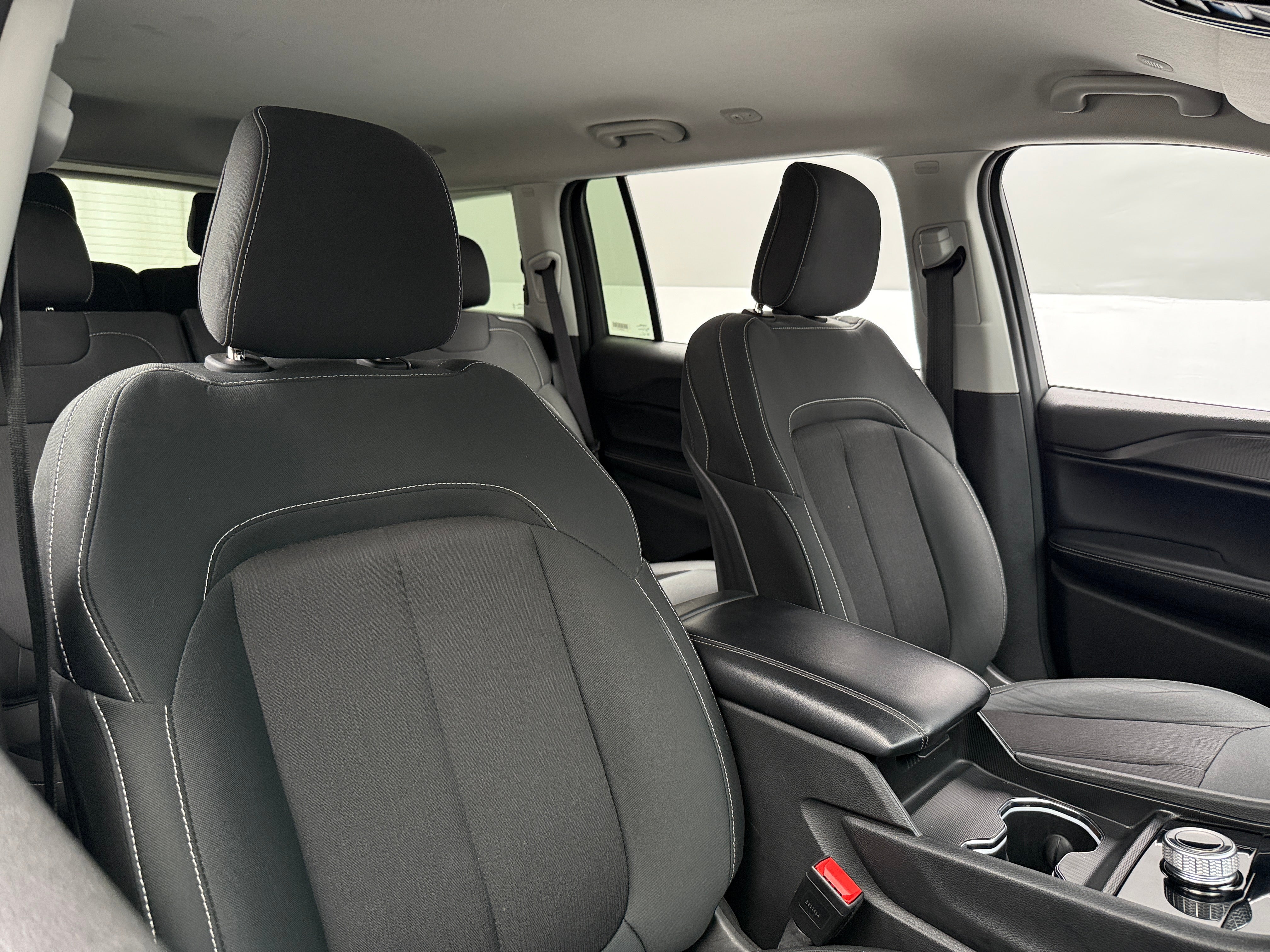 2023 Jeep Grand Cherokee L Laredo 2