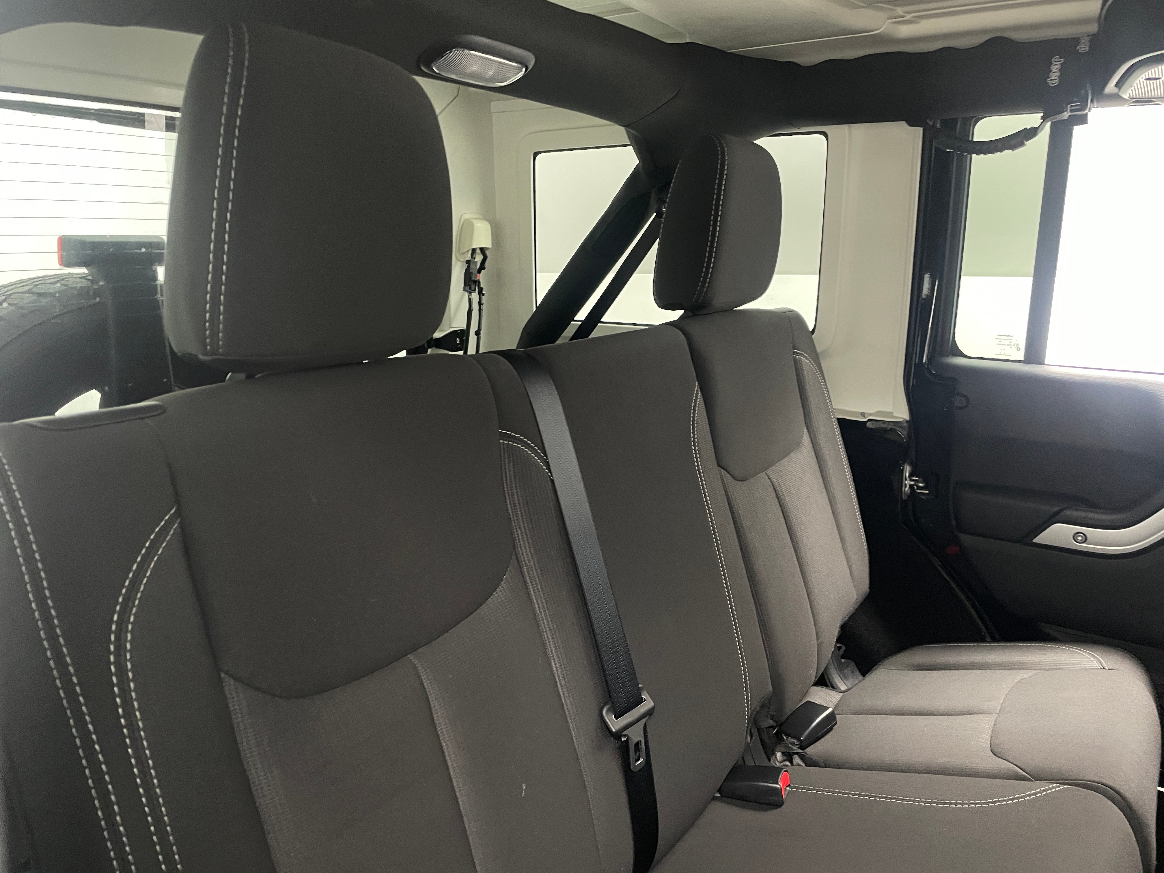 2017 Jeep Wrangler Unlimited Sahara 5