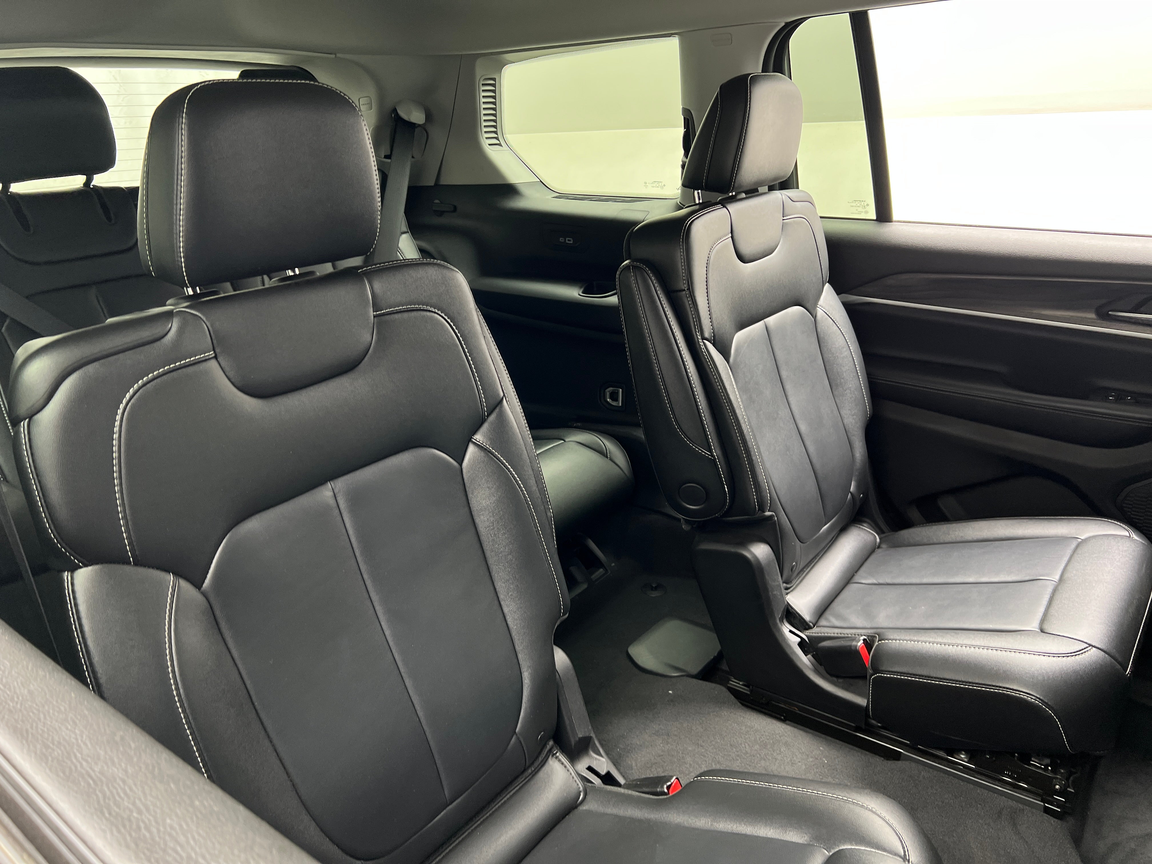 2023 Jeep Grand Cherokee L Limited Edition 5