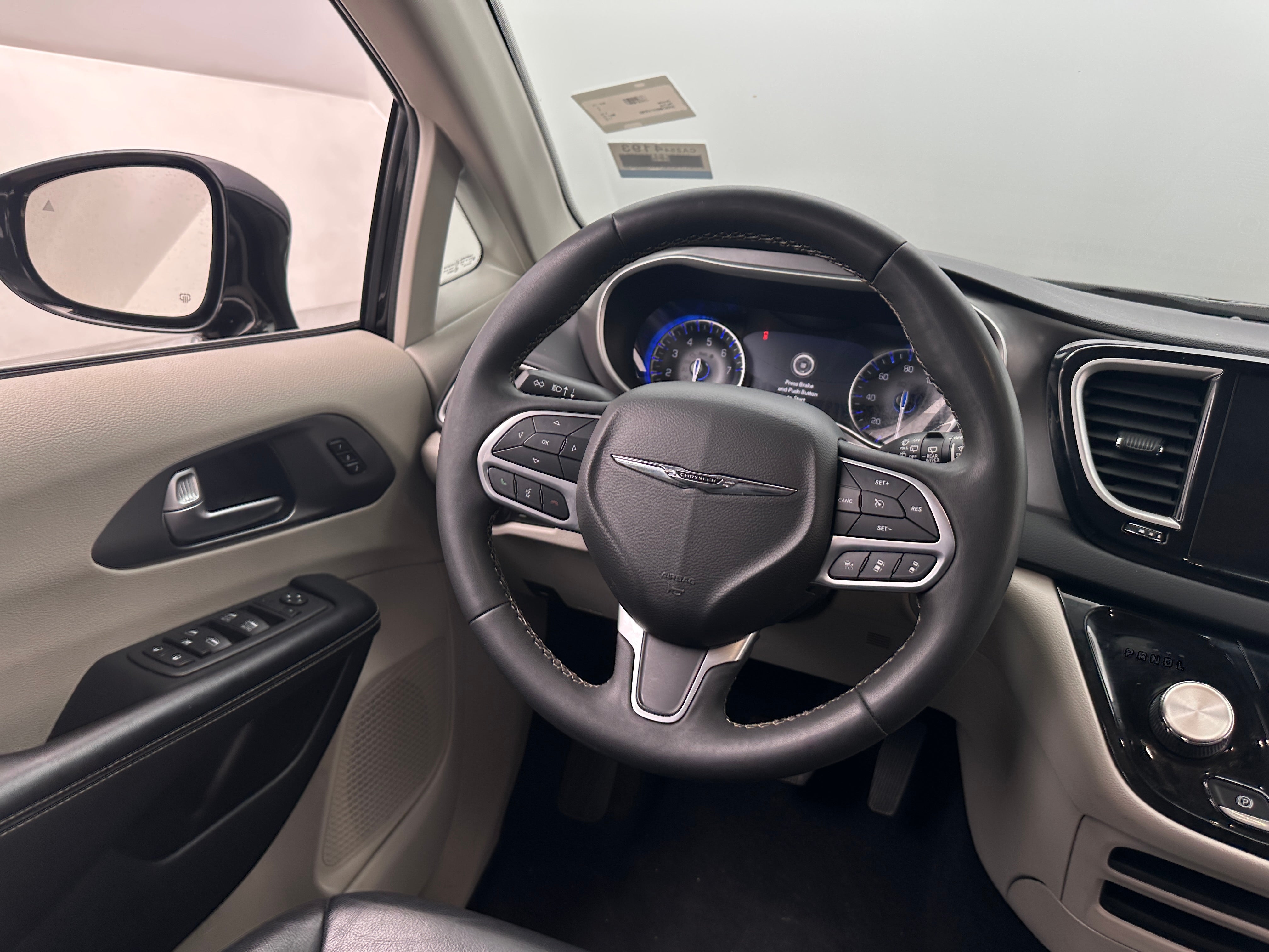 2022 Chrysler Pacifica Touring L 4