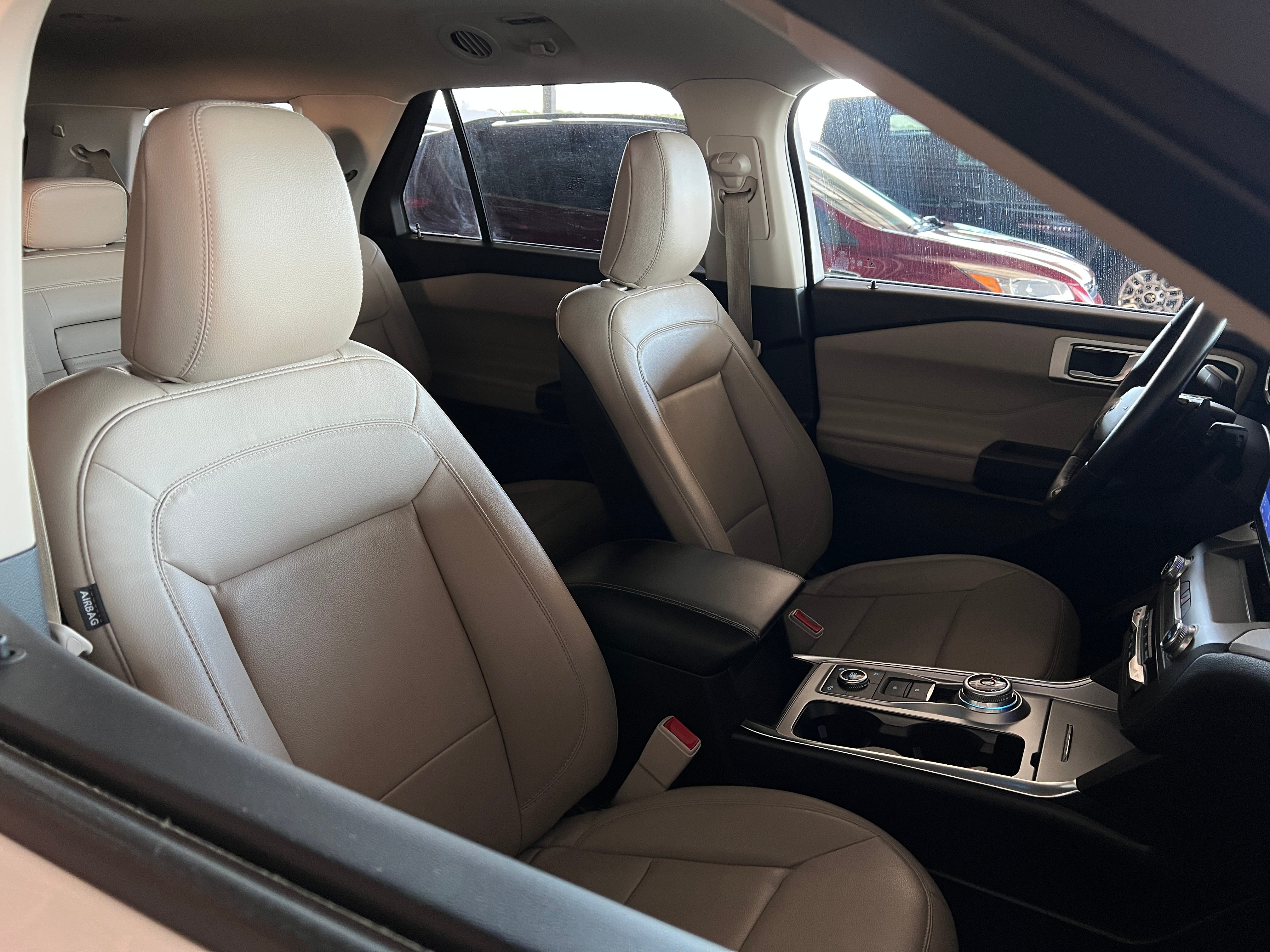 2020 Ford Explorer XLT 2