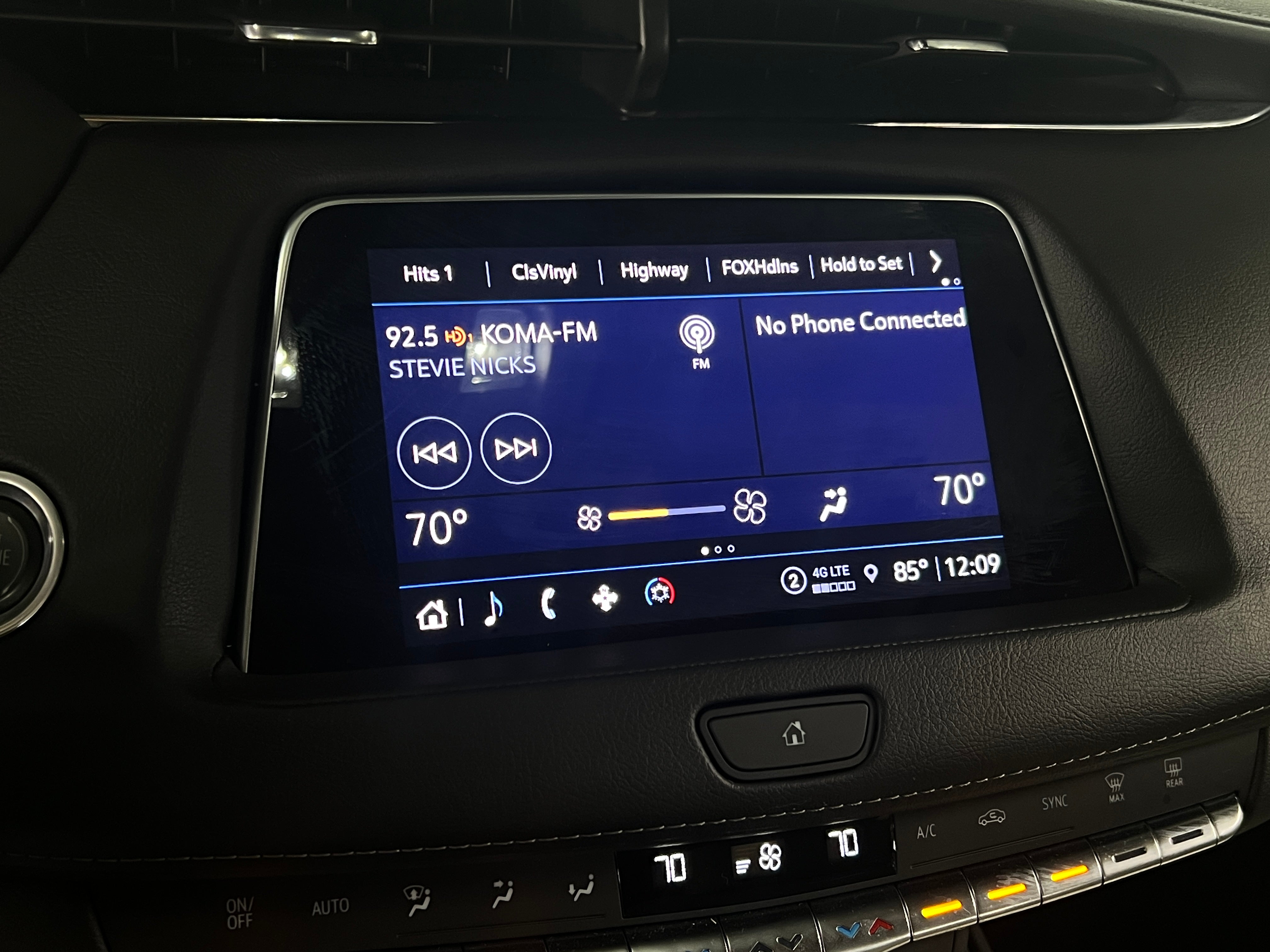 2022 Cadillac XT4 Premium Luxury 3