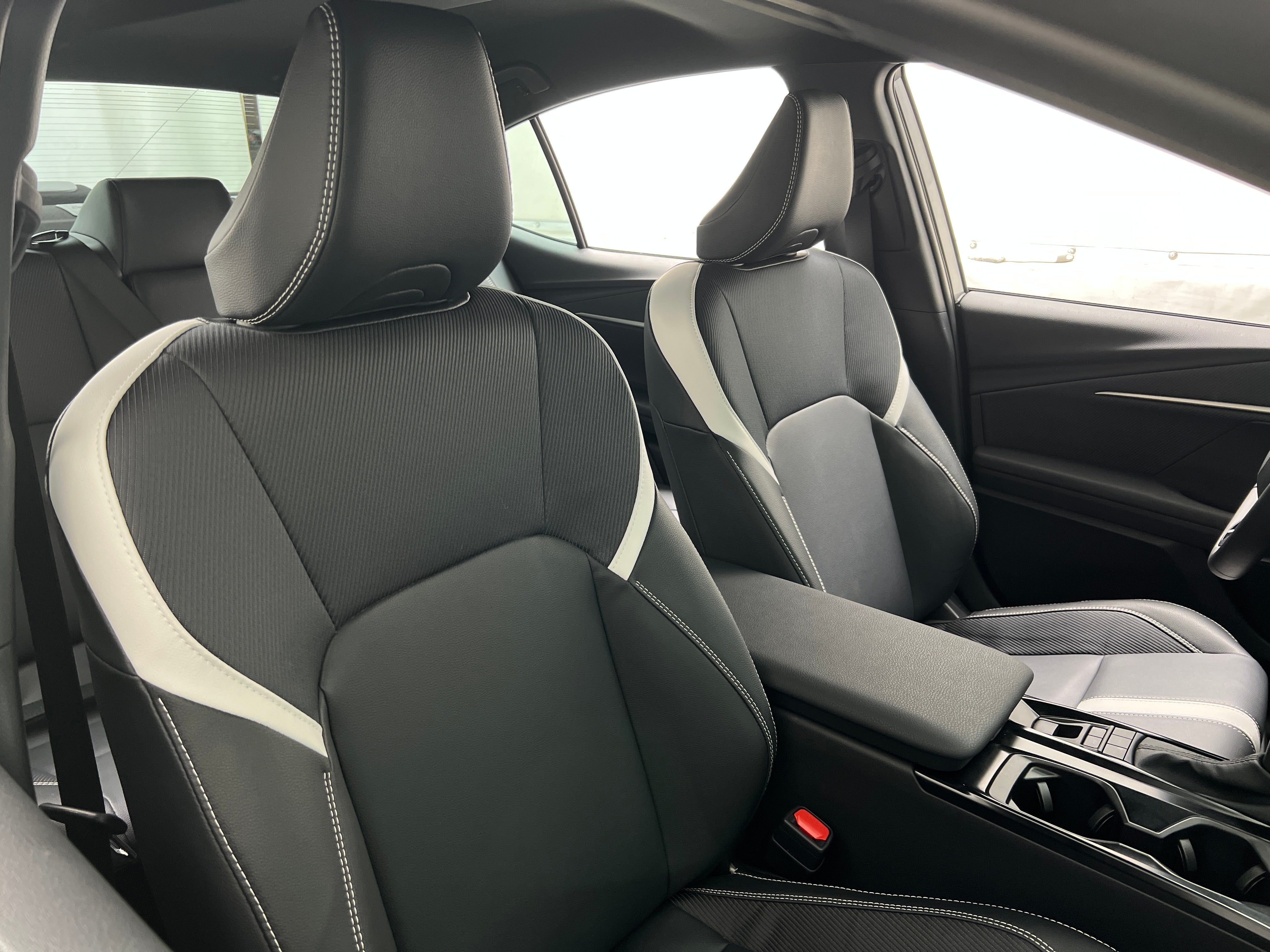 2025 Toyota Camry SE 2