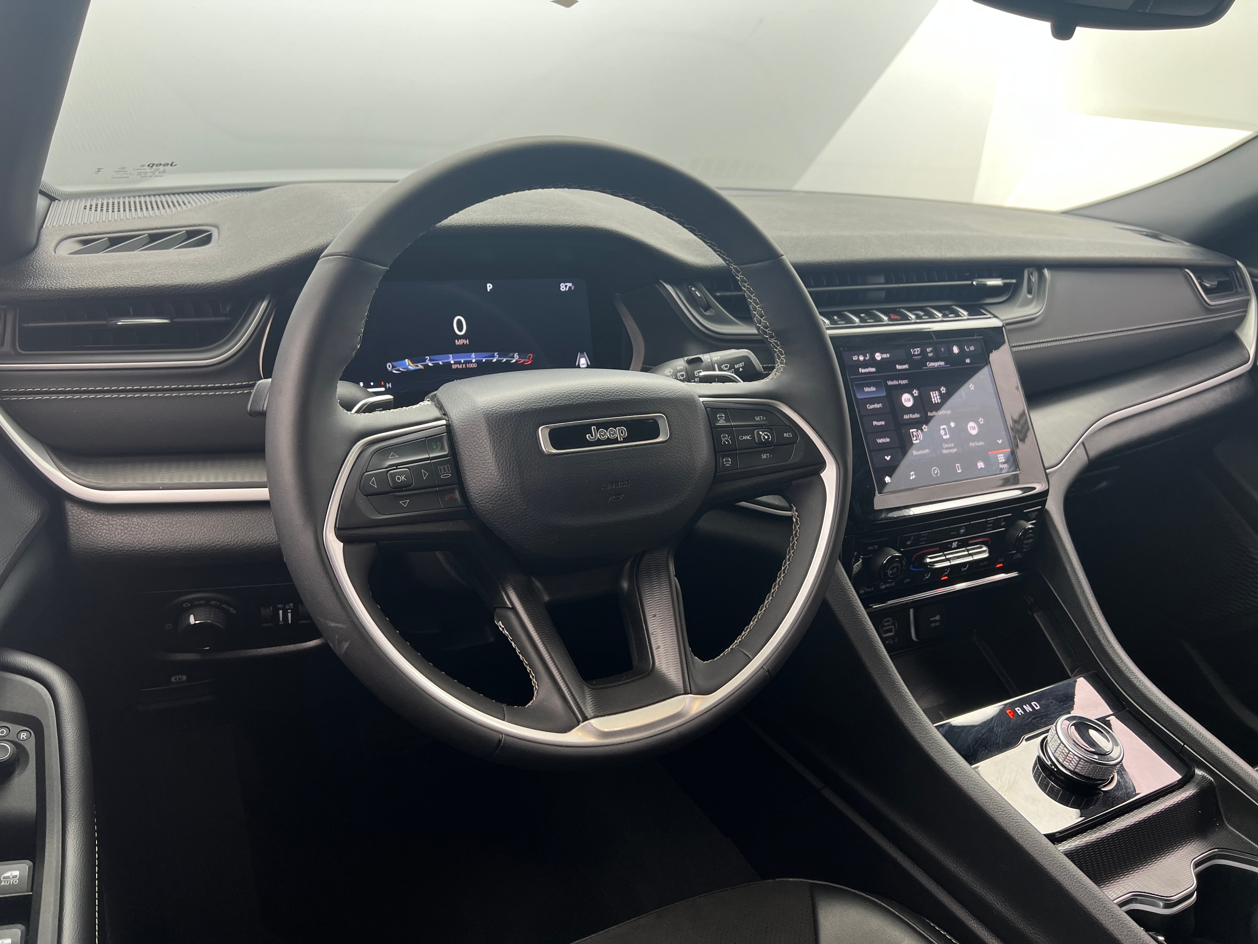 Thumbnail: 2024 Jeep Grand Cherokee L - 3