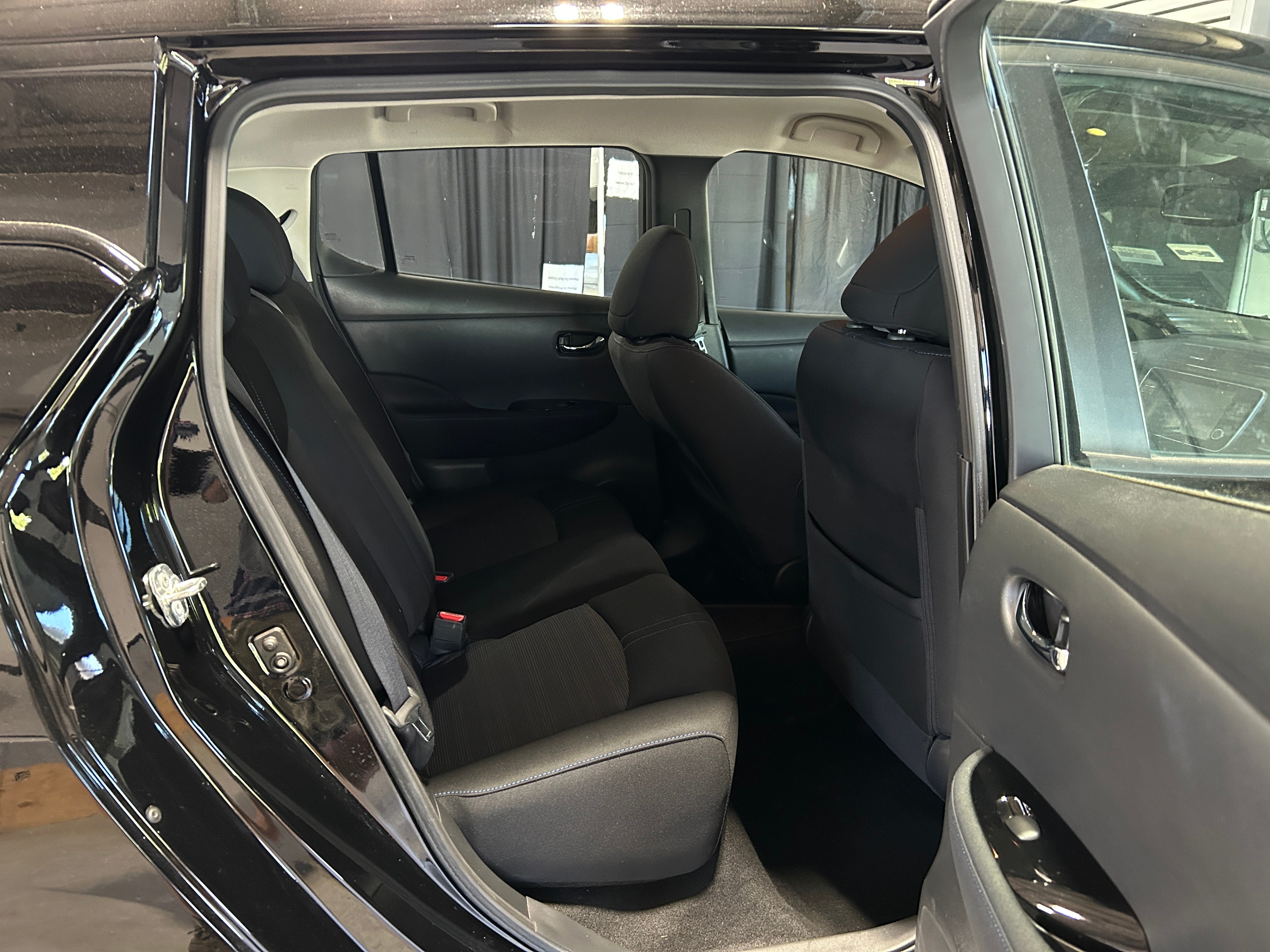 2019 Nissan Leaf SV Plus 6