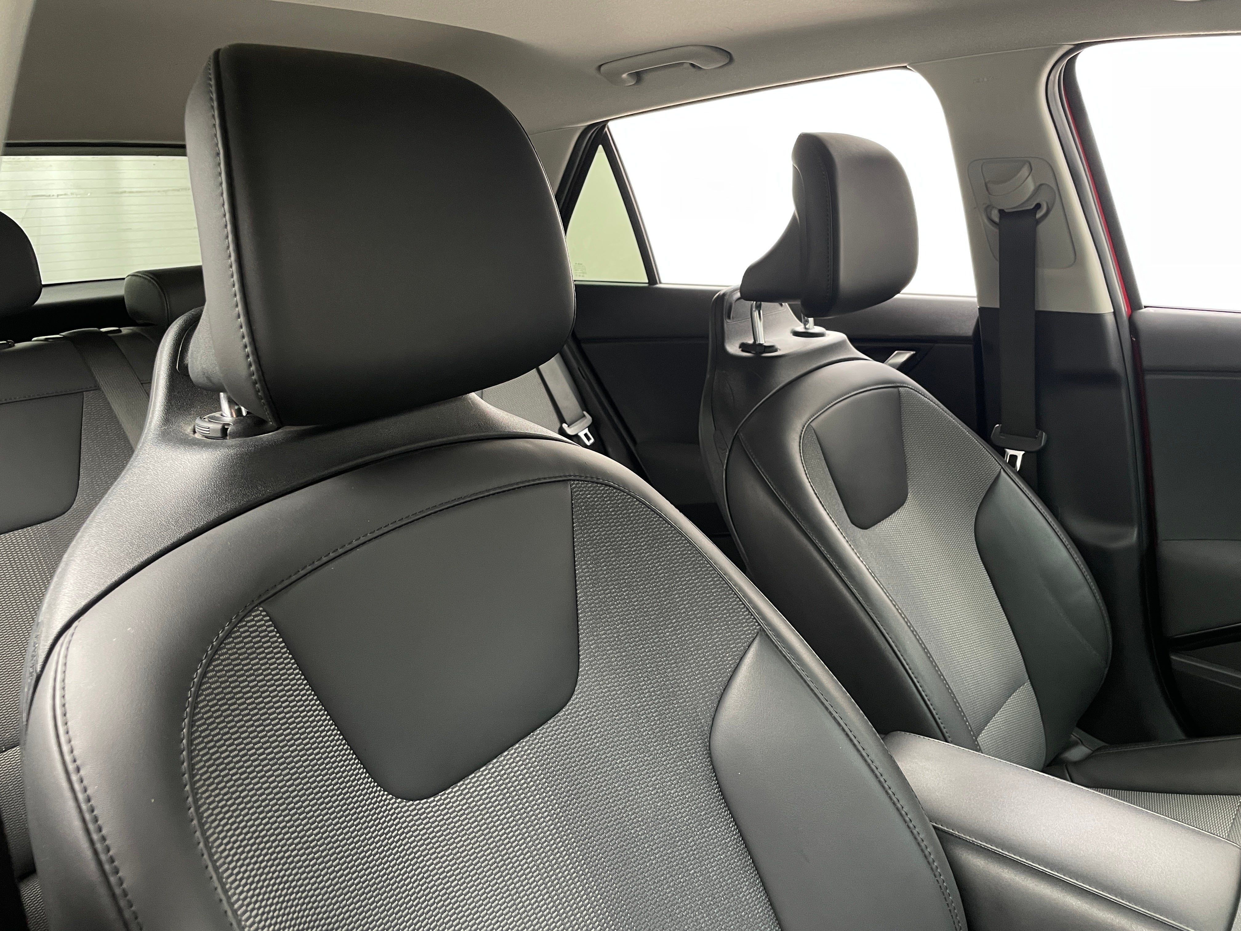 2023 Kia Niro EX Touring 2