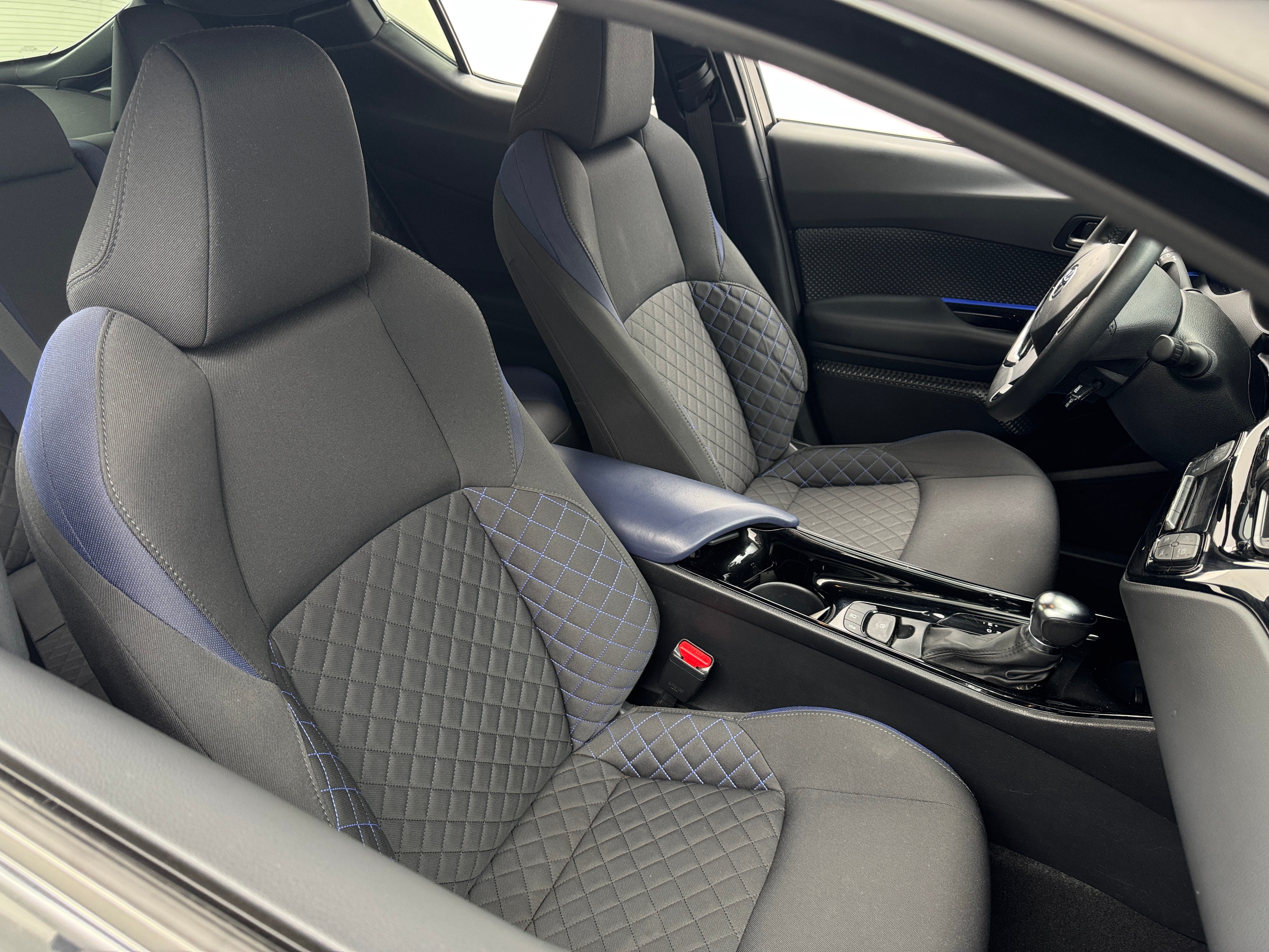 2021 Toyota C-HR XLE 2
