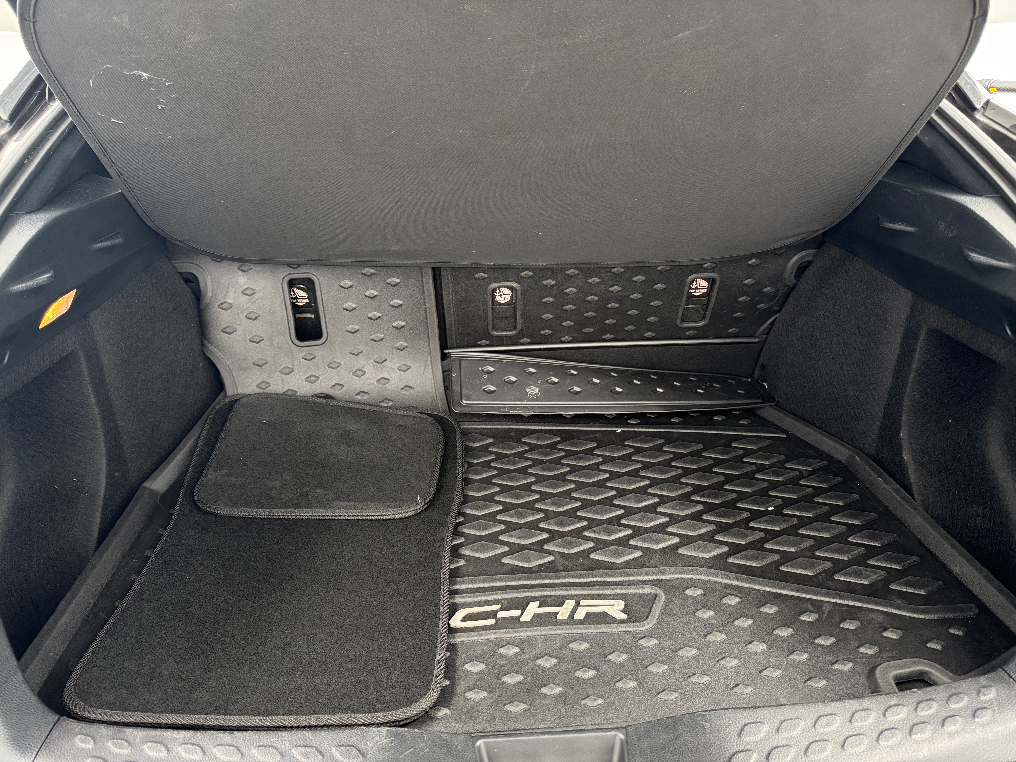 2021 Toyota C-HR XLE 7