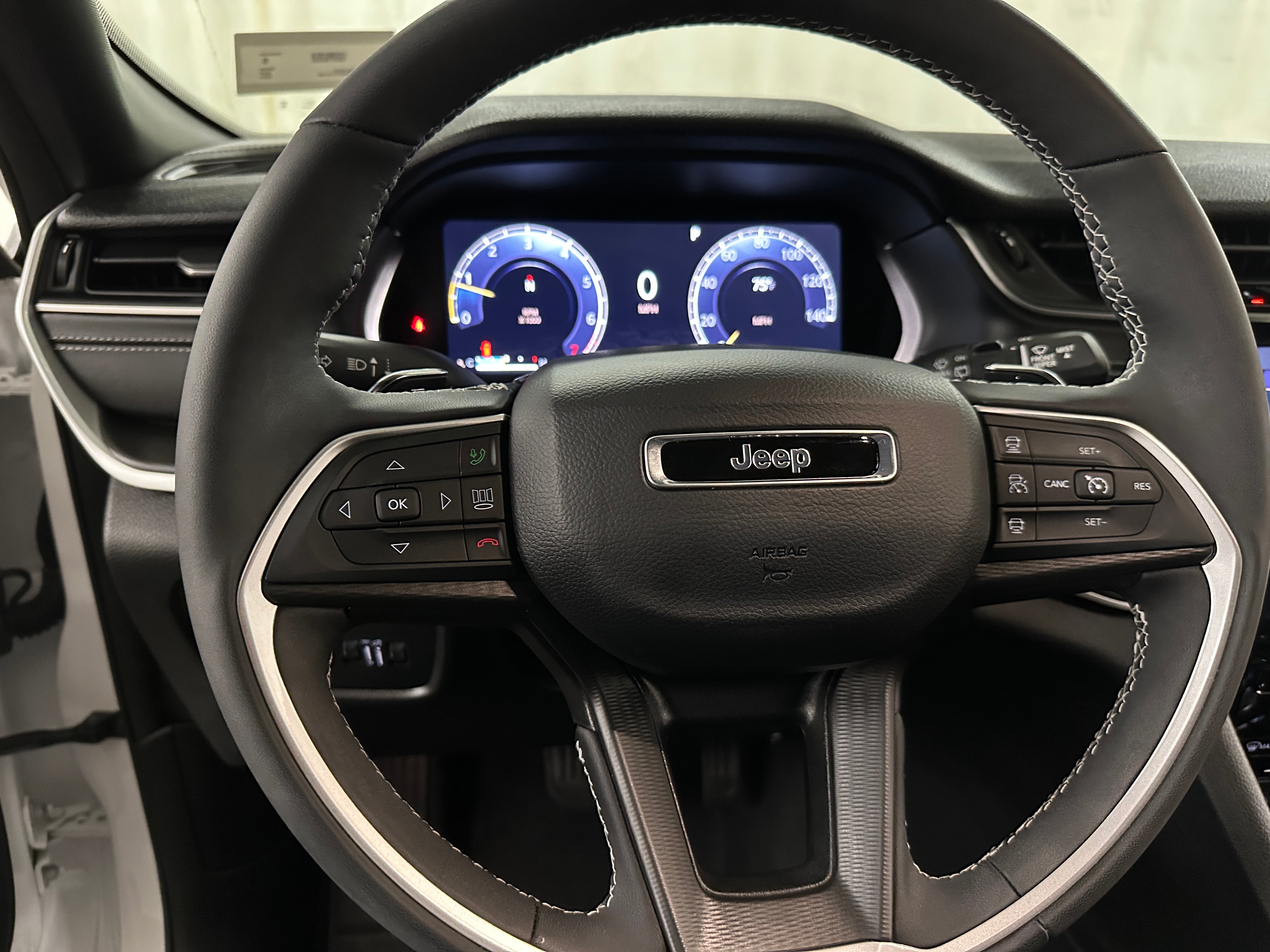 2024 Jeep Grand Cherokee Altitude 4