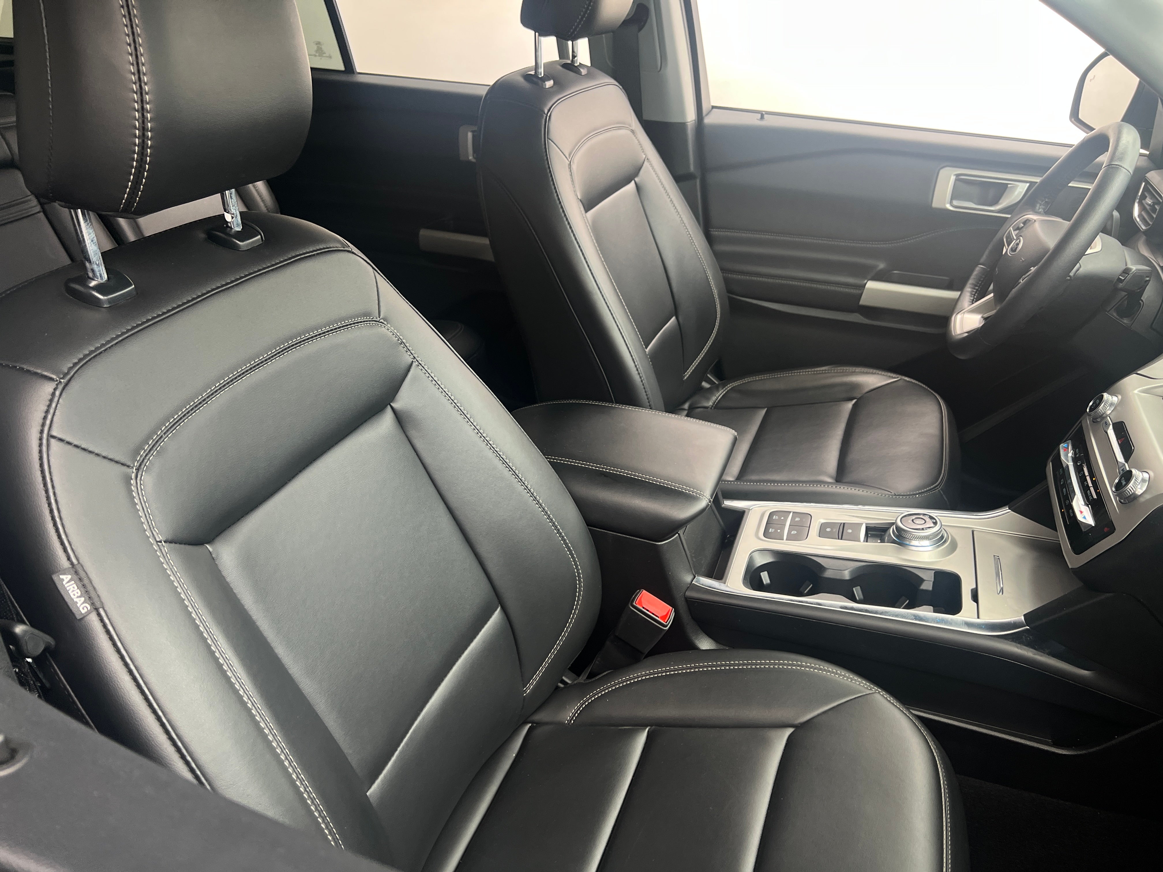 2024 Ford Explorer XLT 2