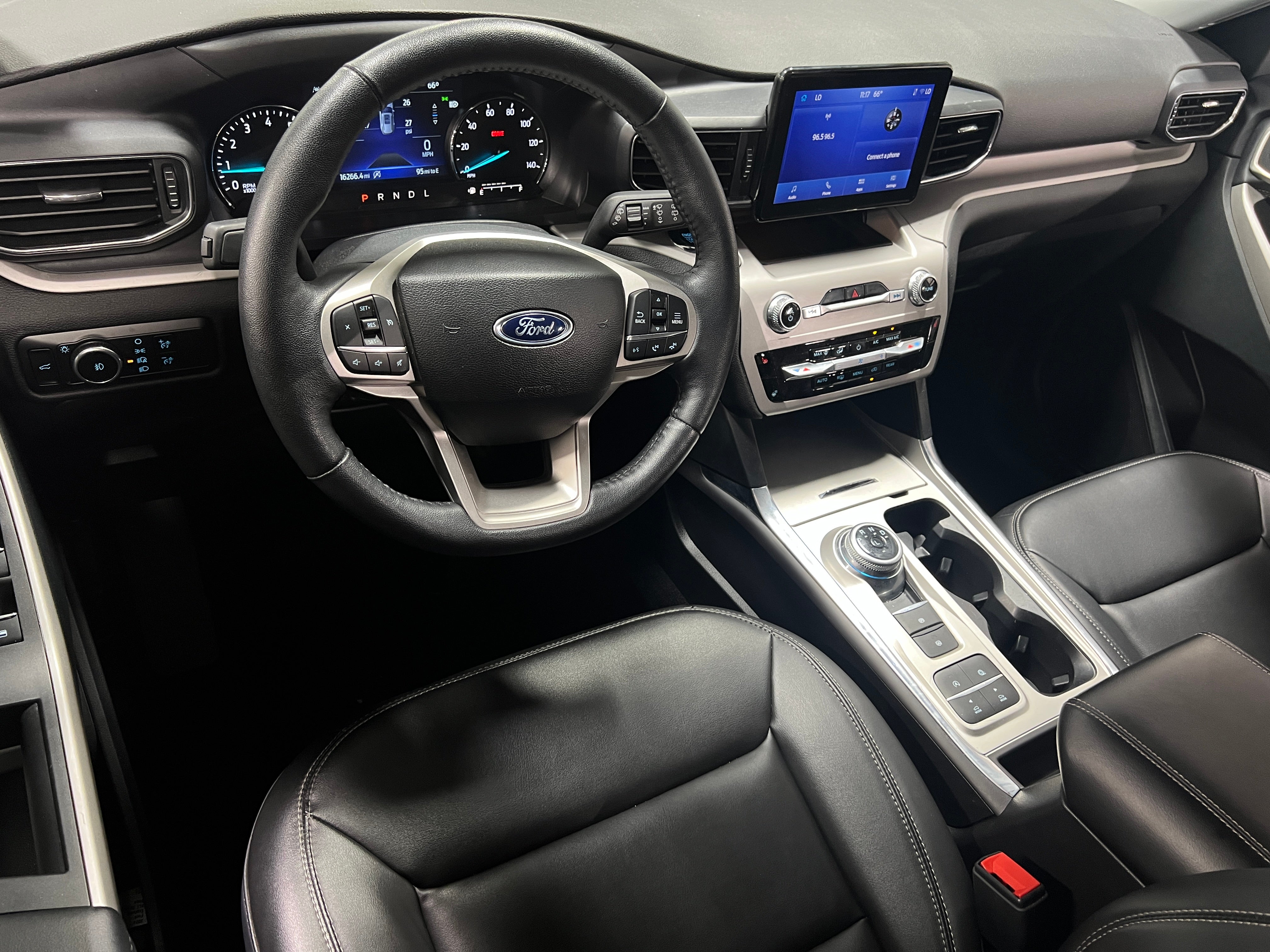 2024 Ford Explorer XLT 3