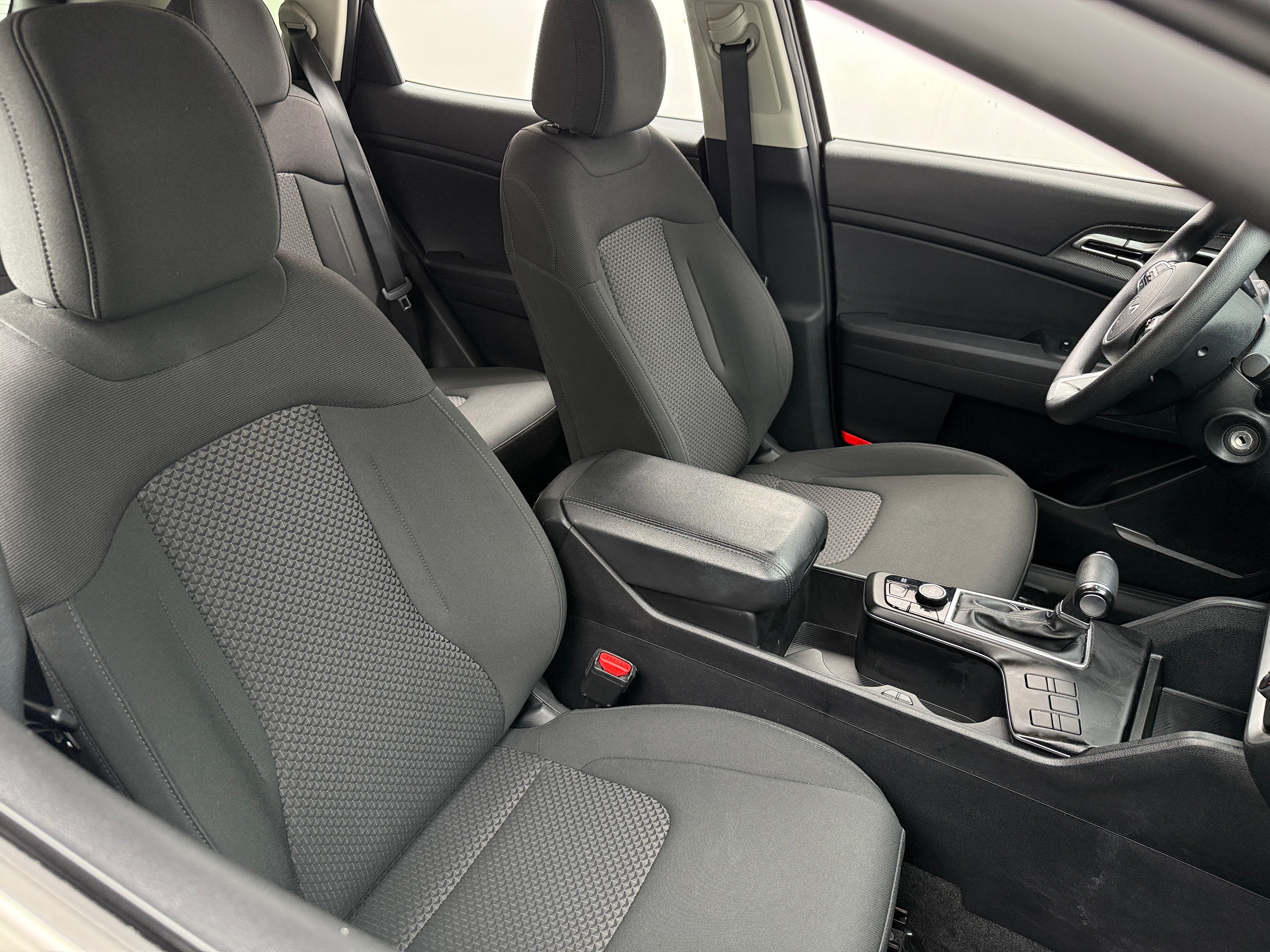 2023 Kia Sportage LX 2