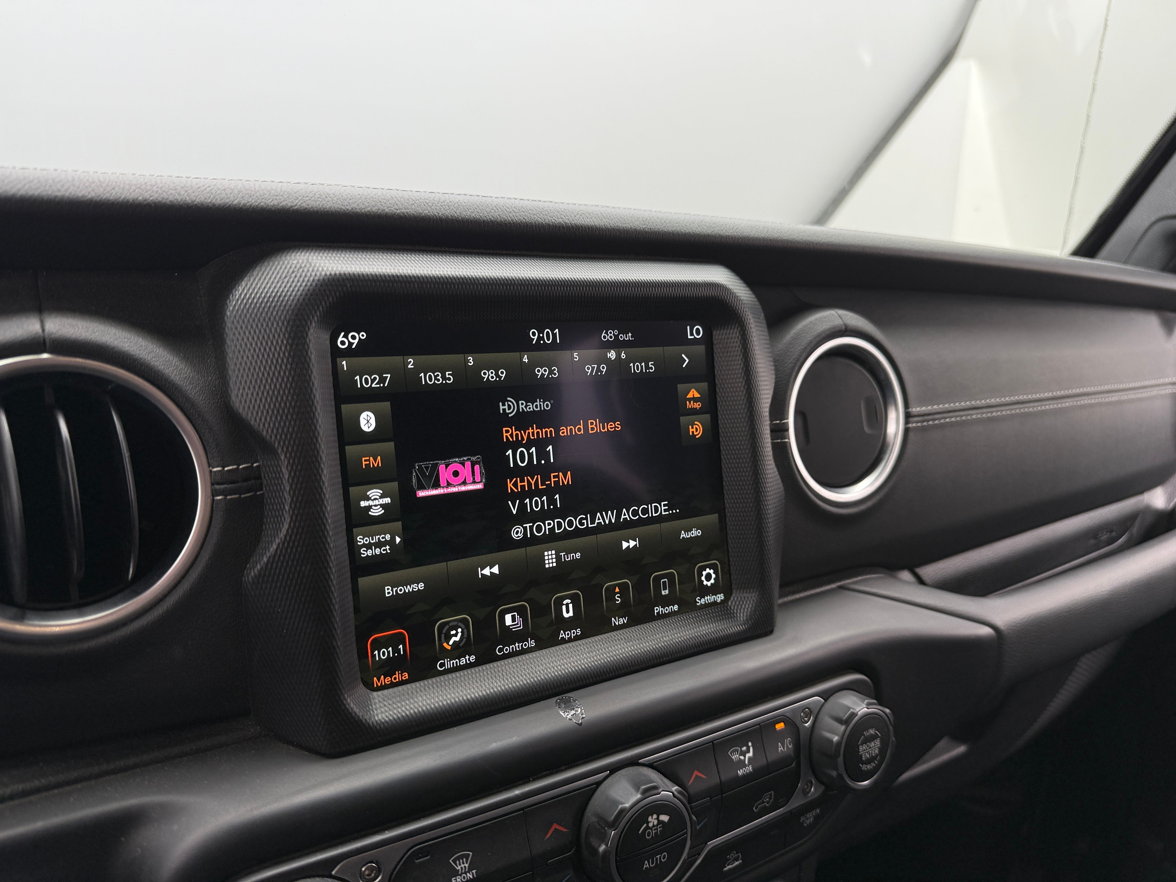 2023 Jeep Wrangler Sahara 4xe 3