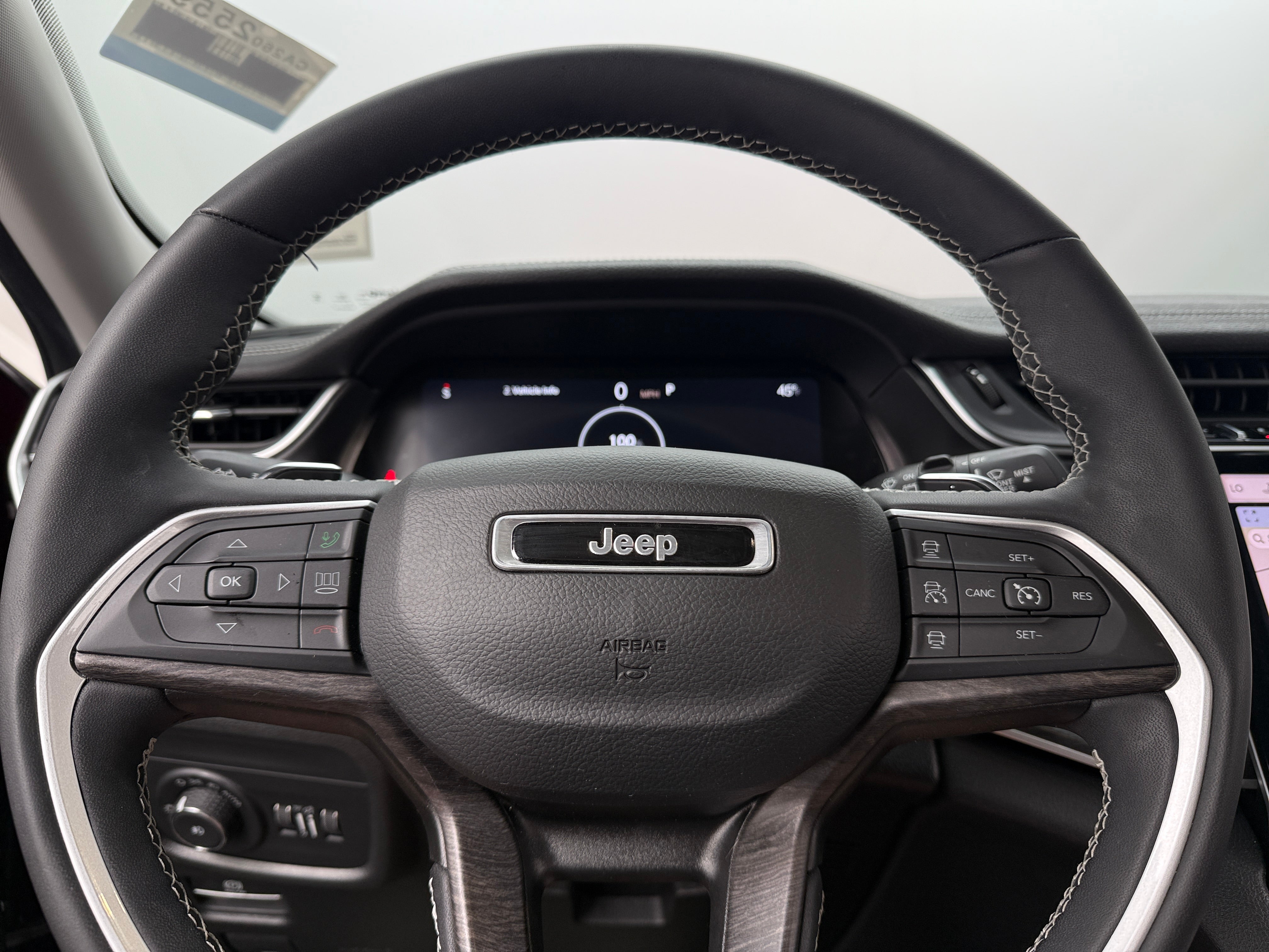 2023 Jeep Grand Cherokee Limited Edition 4