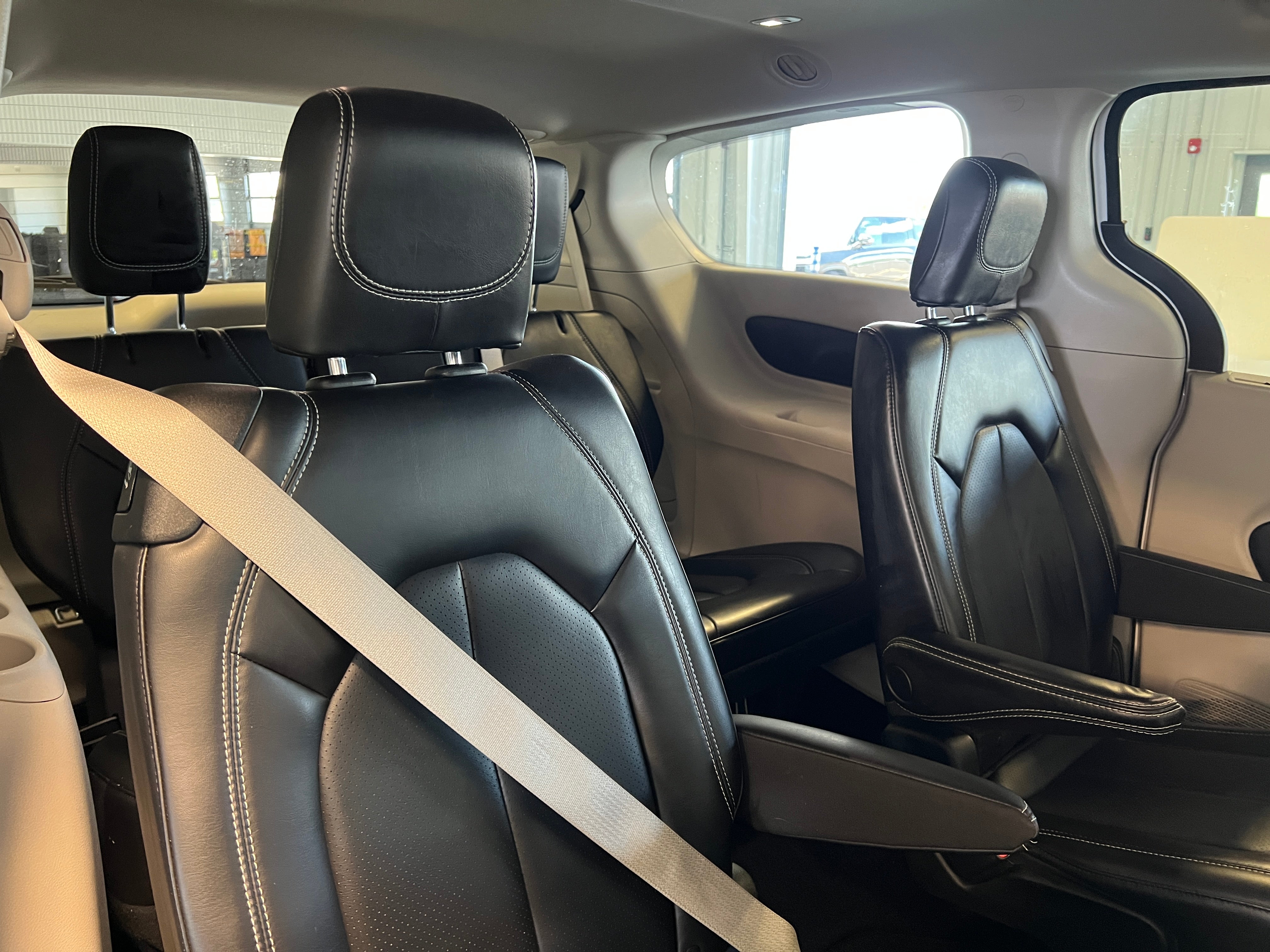 2023 Chrysler Pacifica Touring L 5