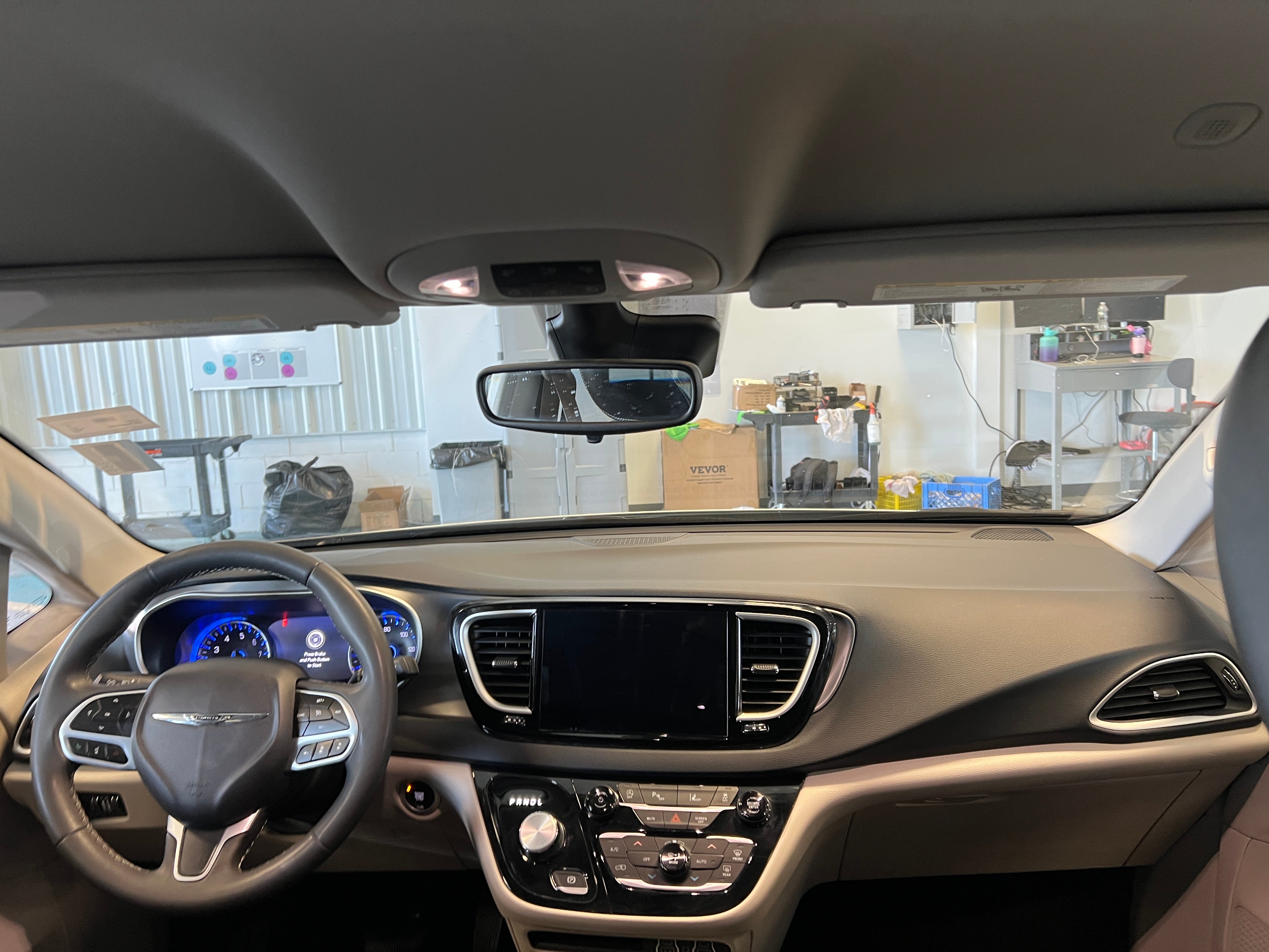 2023 Chrysler Pacifica Touring L 2