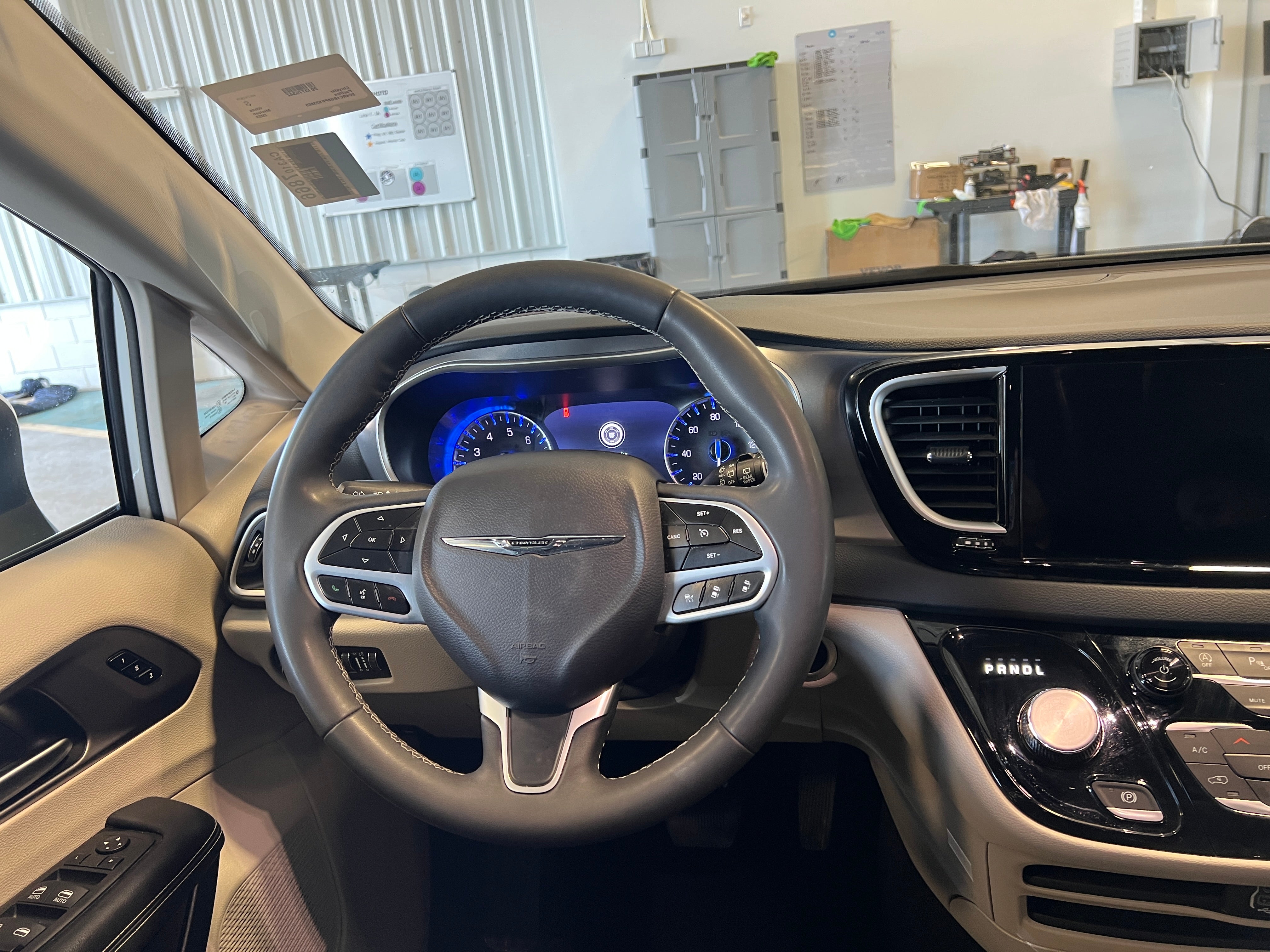 2023 Chrysler Pacifica Touring L 4