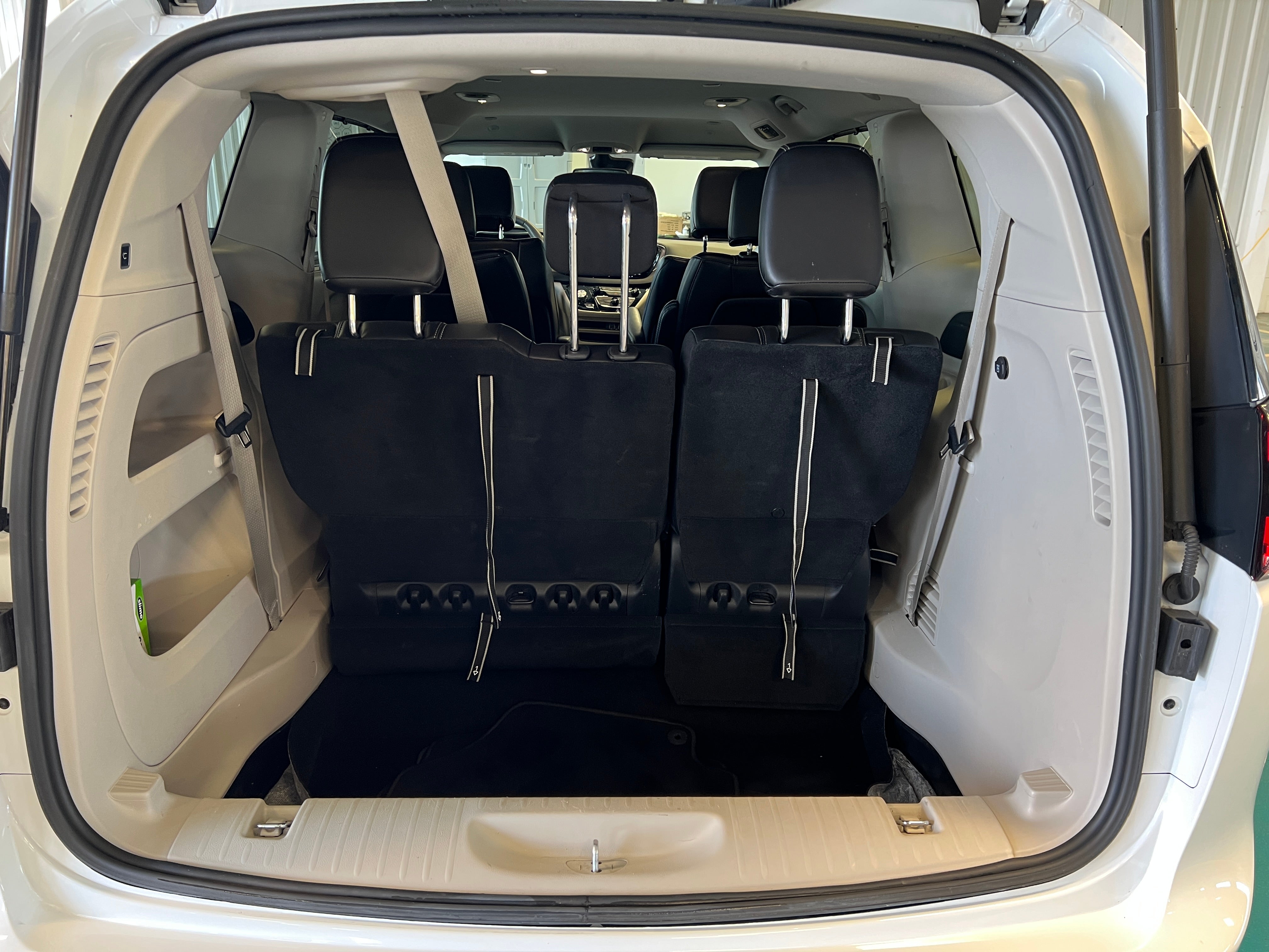 2023 Chrysler Pacifica Touring L 6