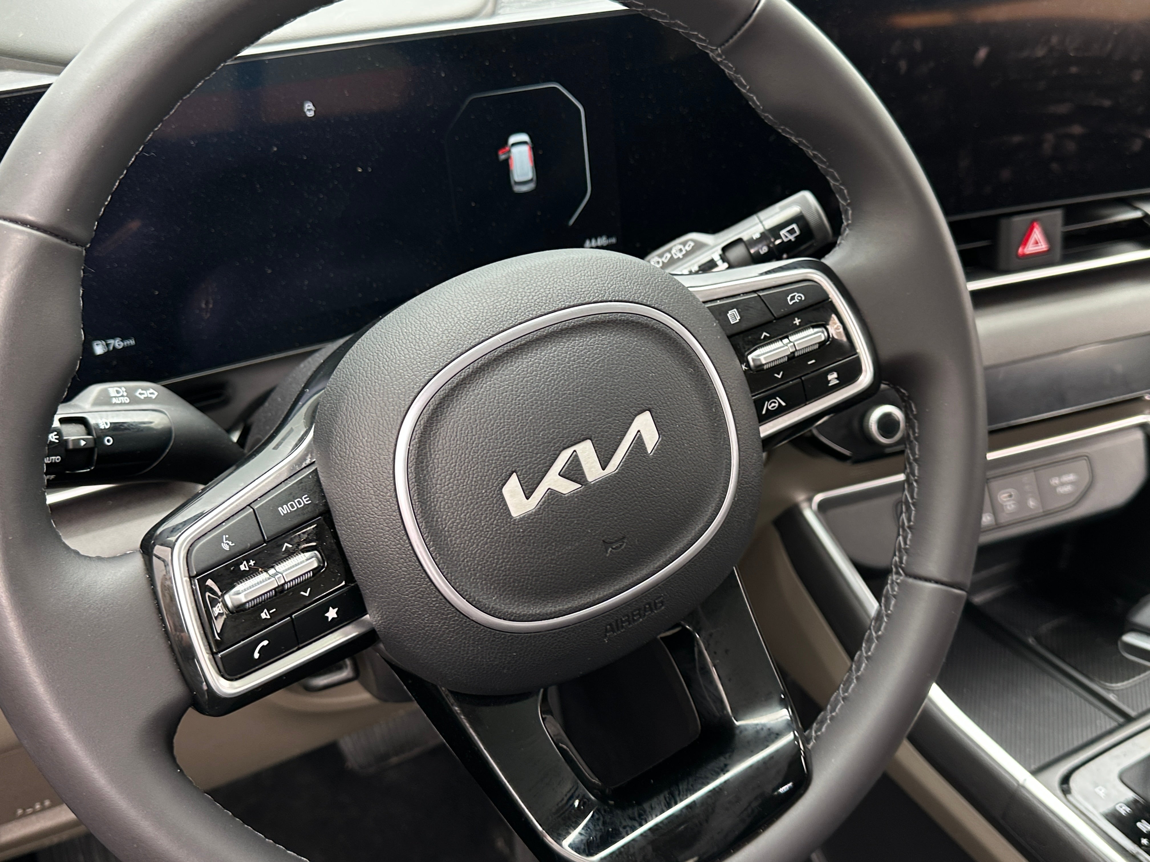 2025 Kia Carnival SX 4